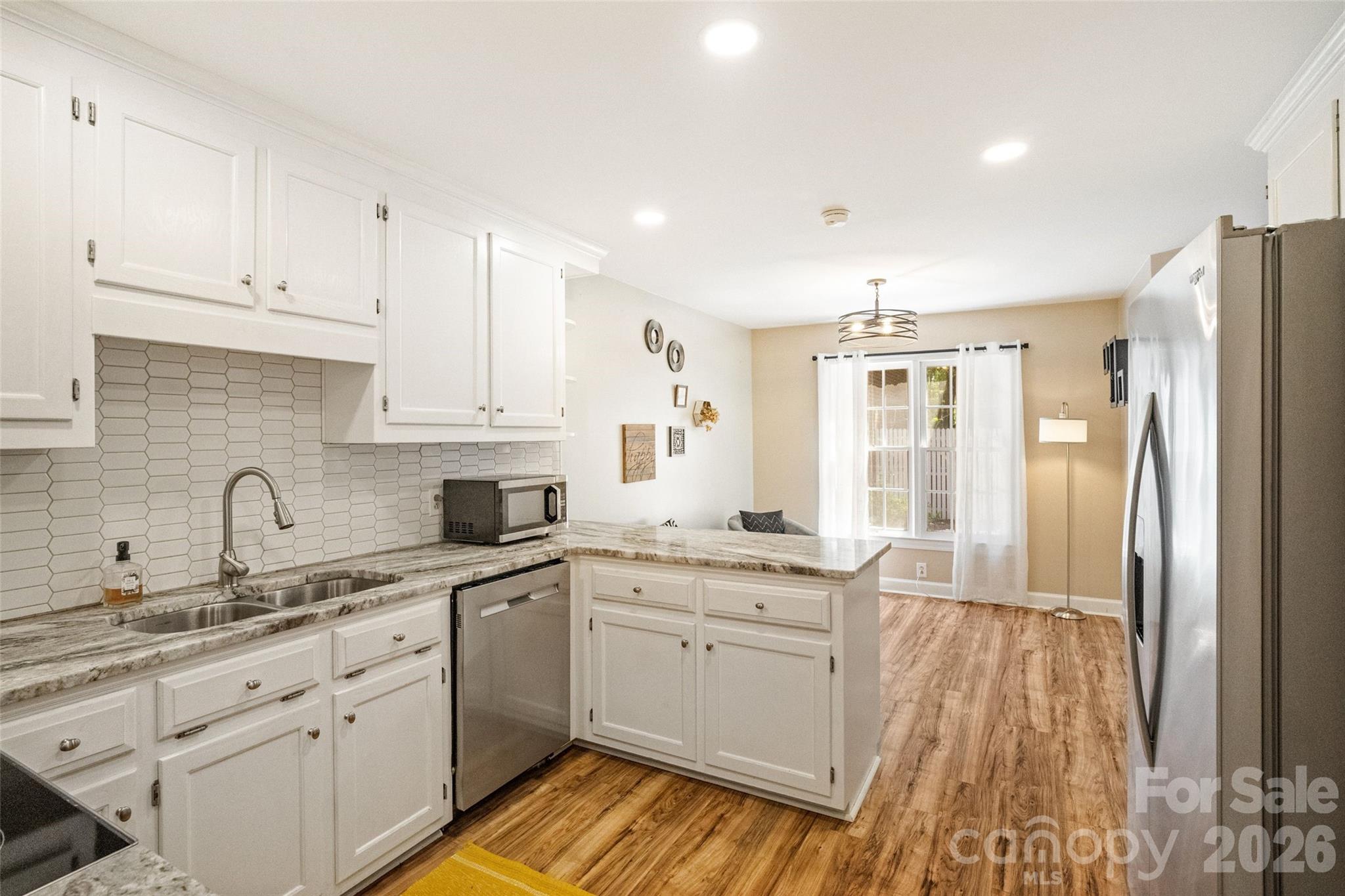 806 Colony Oaks Drive B Property Photo 15