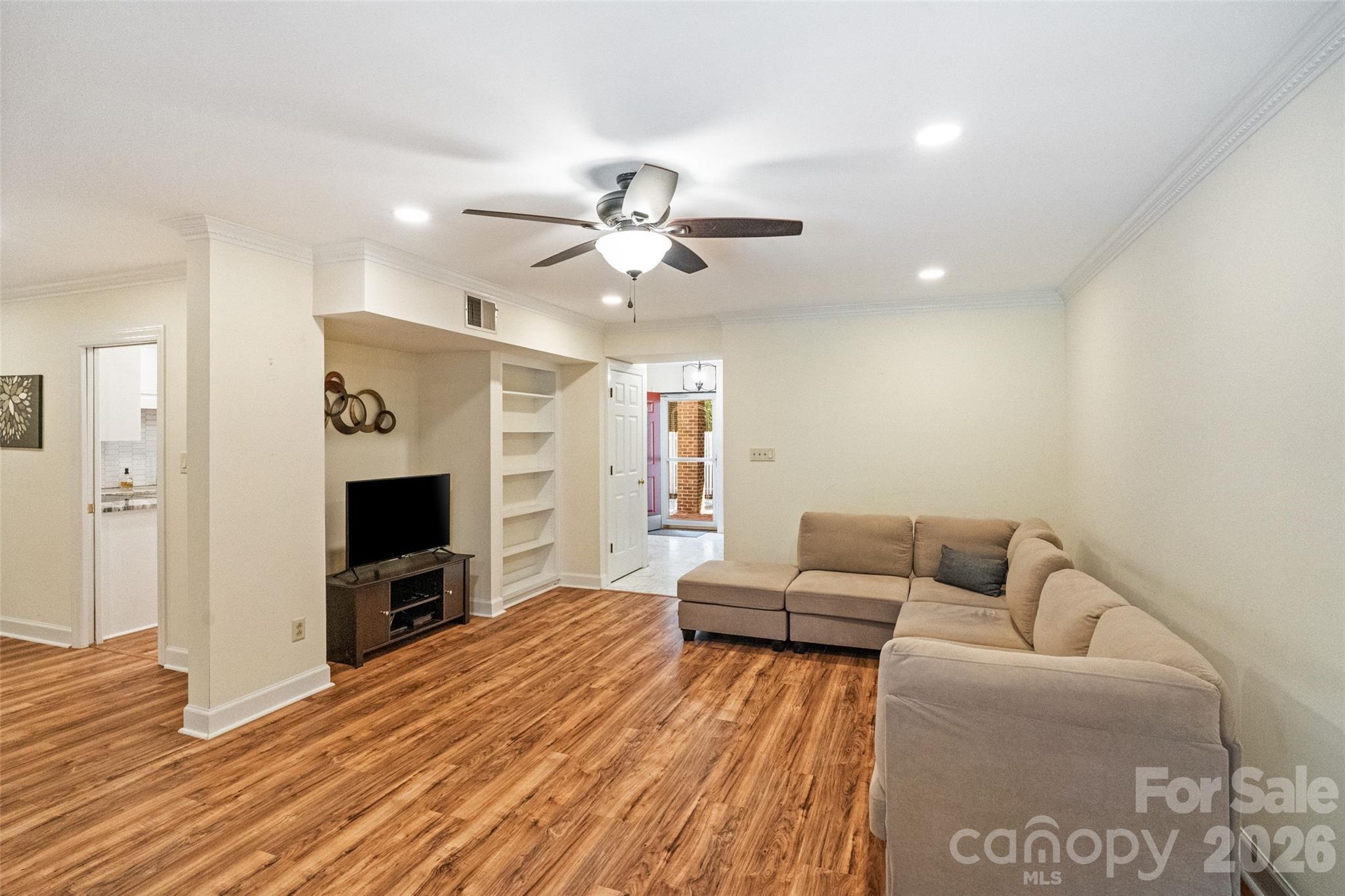 806 Colony Oaks Drive B Property Photo 18