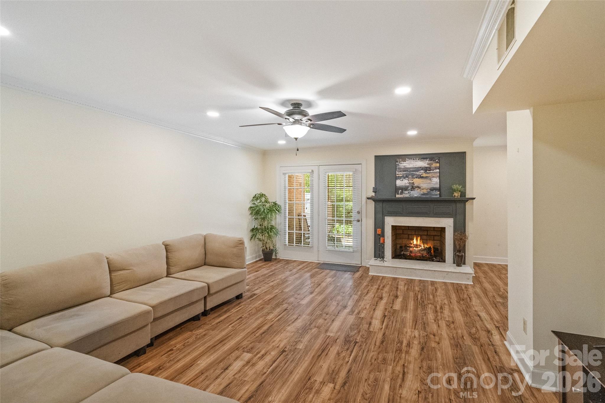 806 Colony Oaks Drive B Property Photo 19