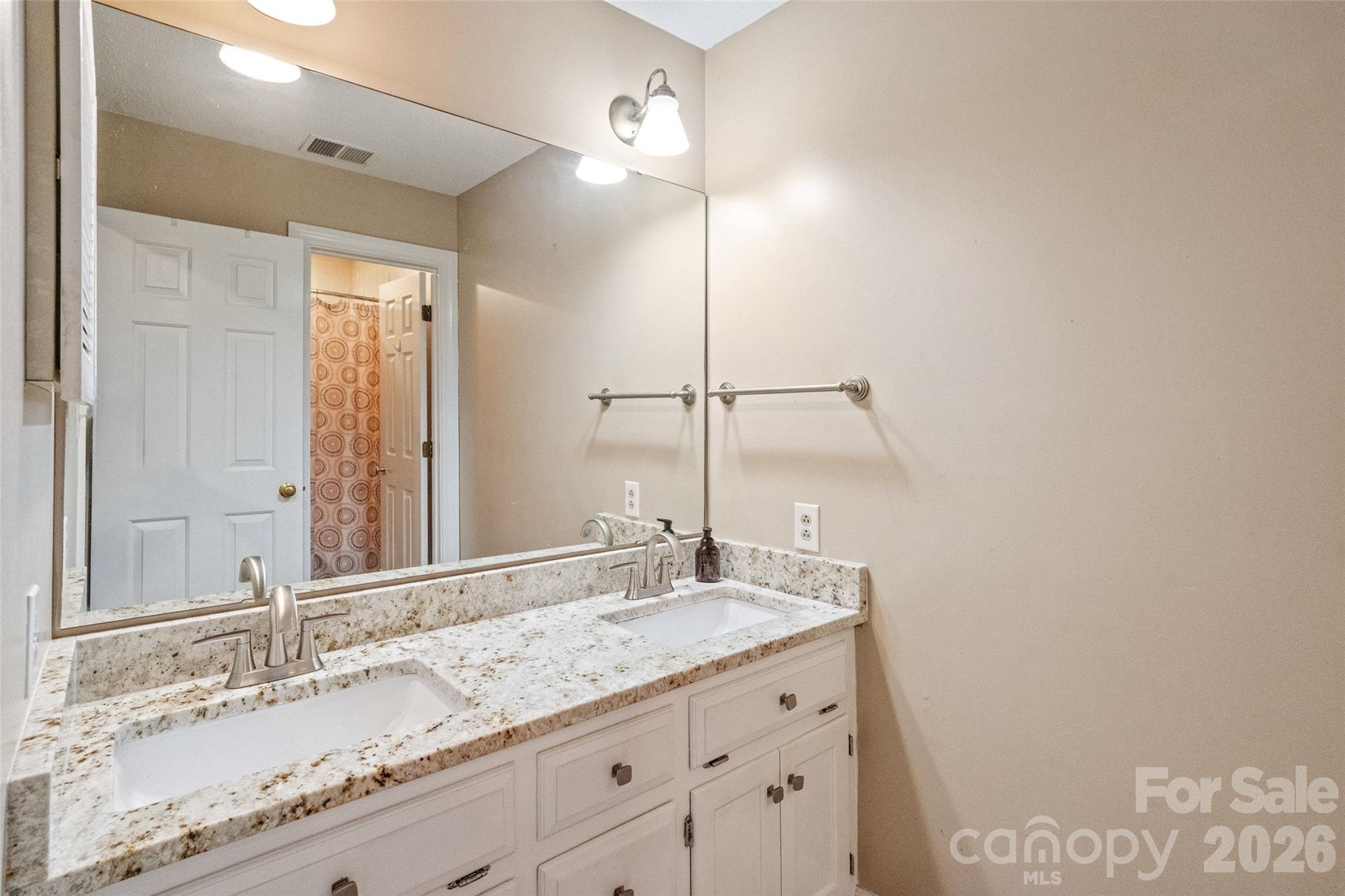 806 Colony Oaks Drive B Property Photo 26