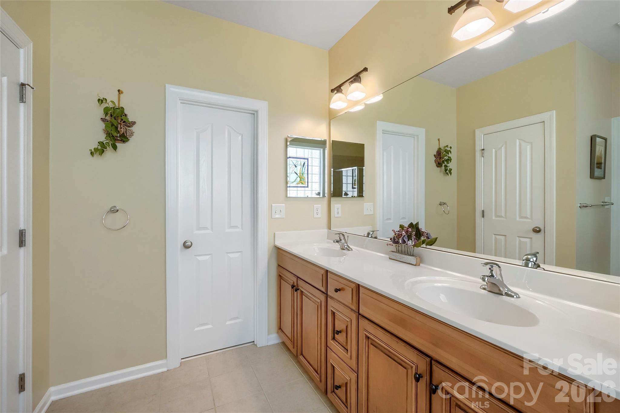 653 Lorain Avenue Property Photo 14
