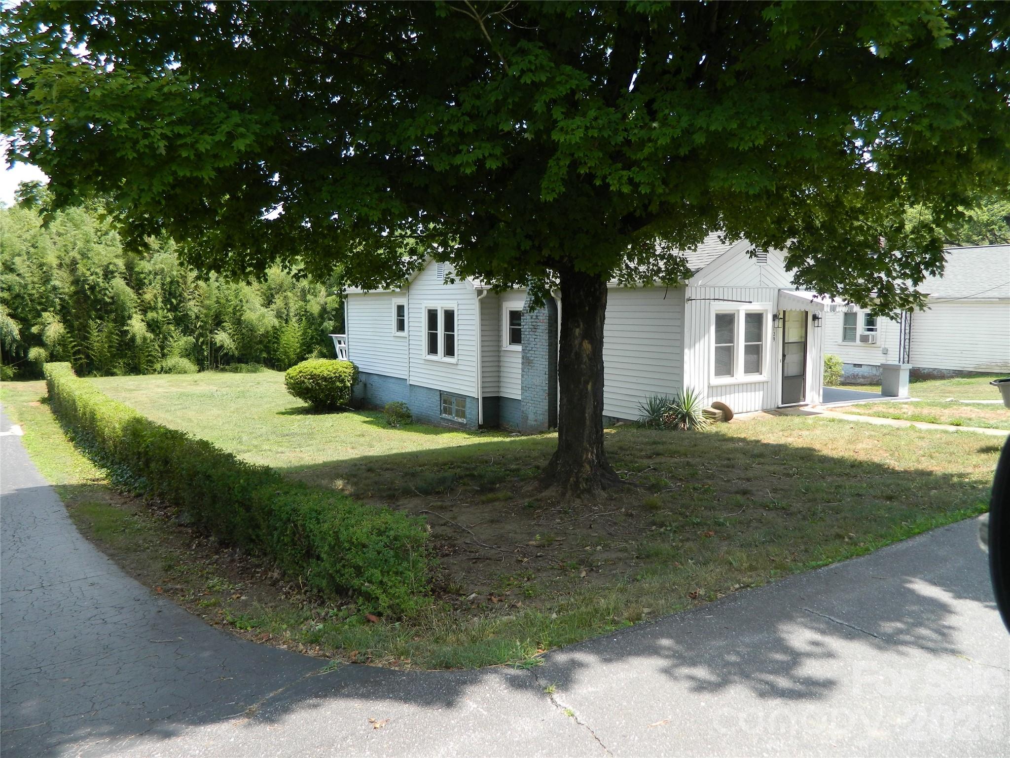 129 Edgebrook Place Property Photo 2