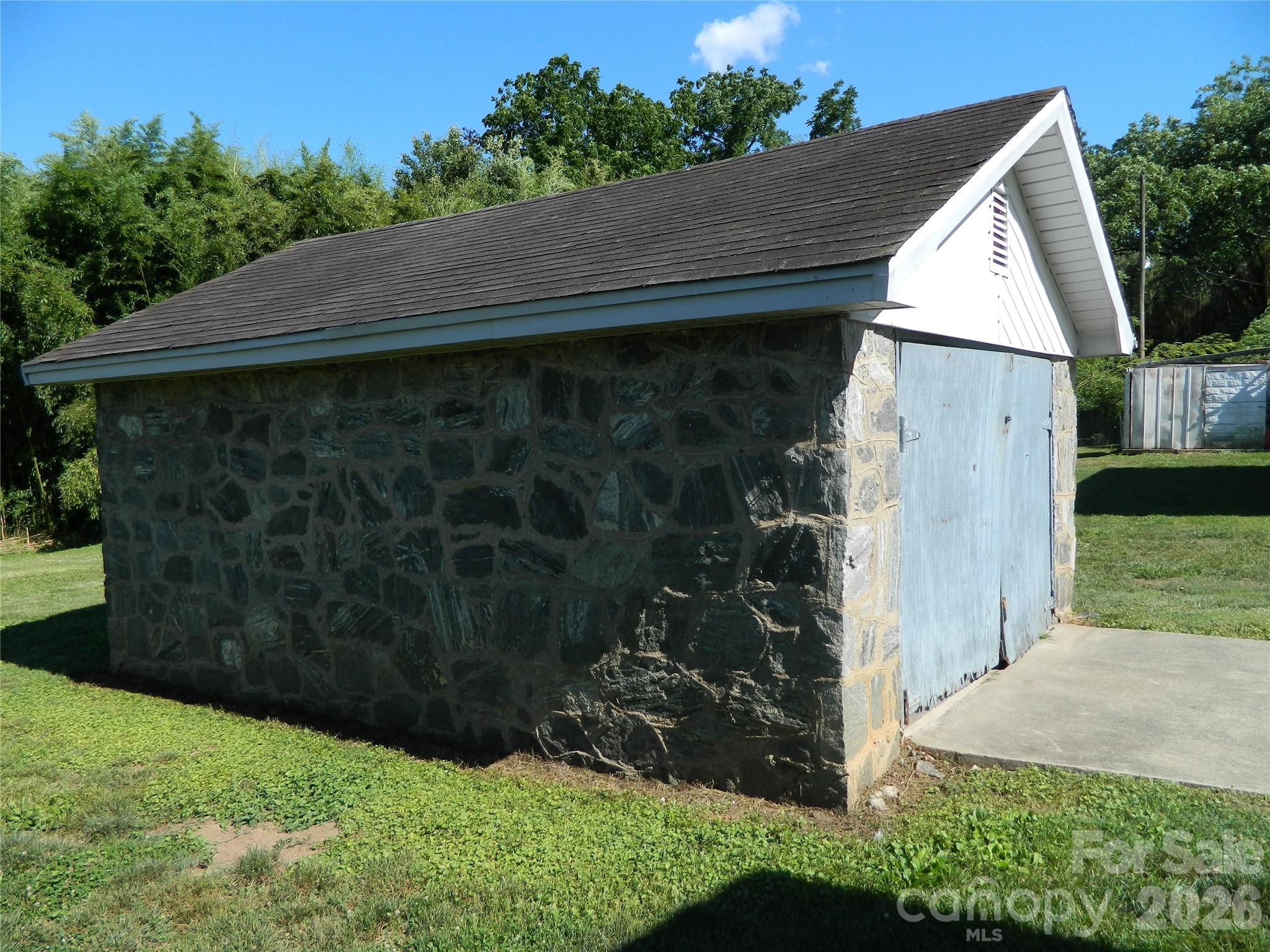 129 Edgebrook Place Property Photo 4