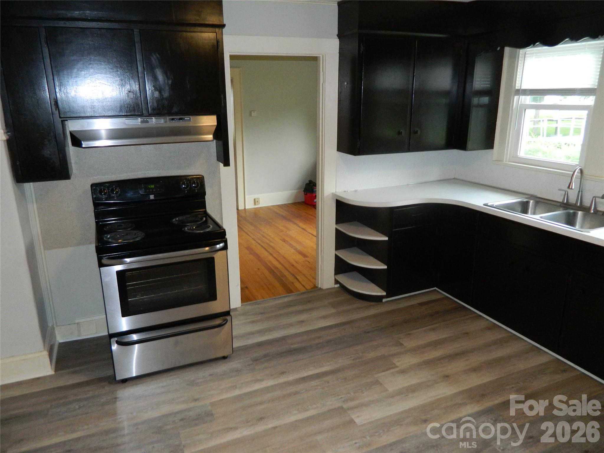 129 Edgebrook Place Property Photo 5