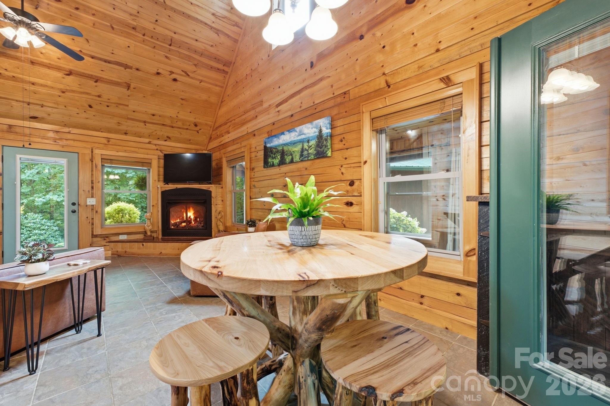 1026 High Top Mountain Road Property Photo 4
