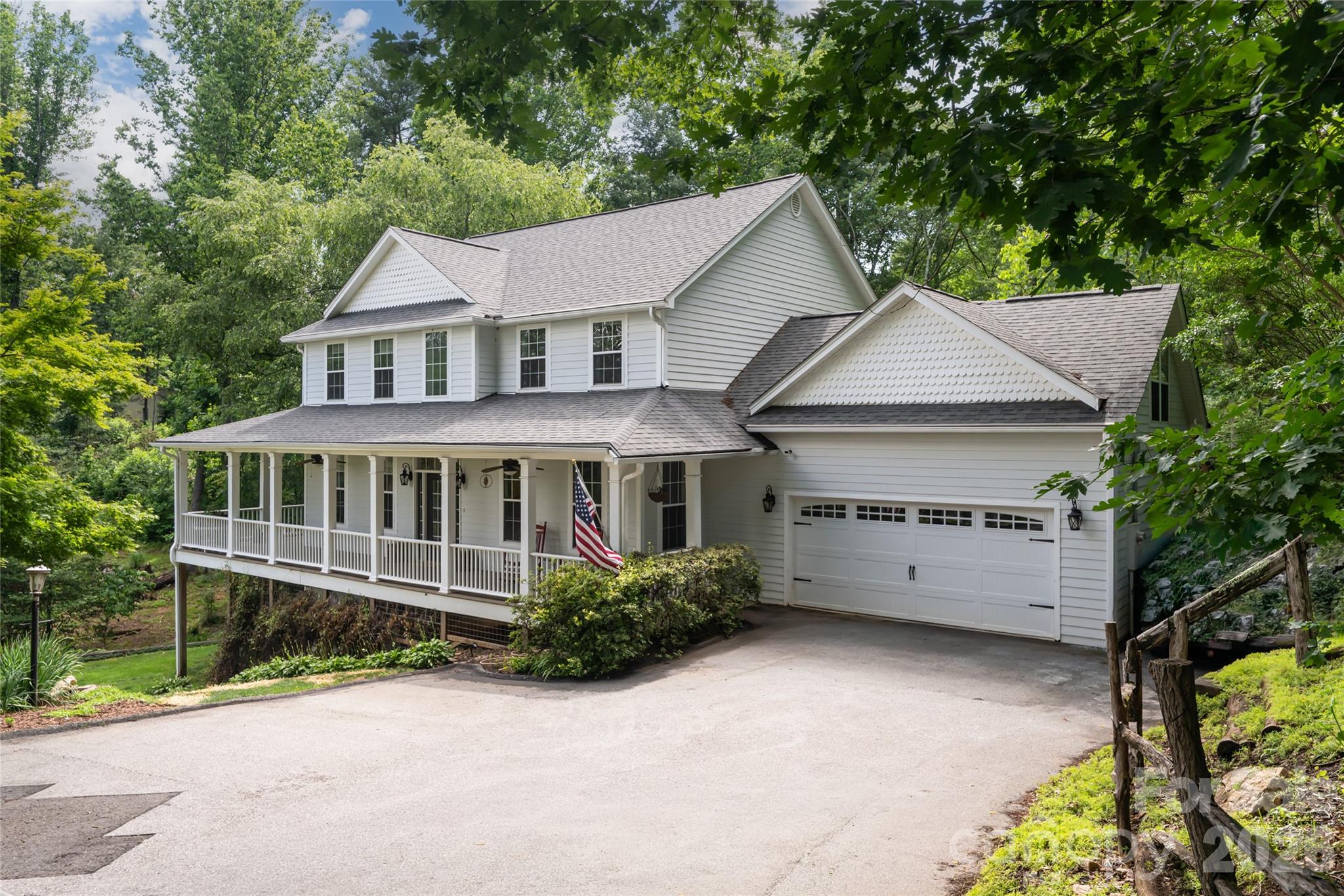 10 Lark Hill Drive 3 + 16