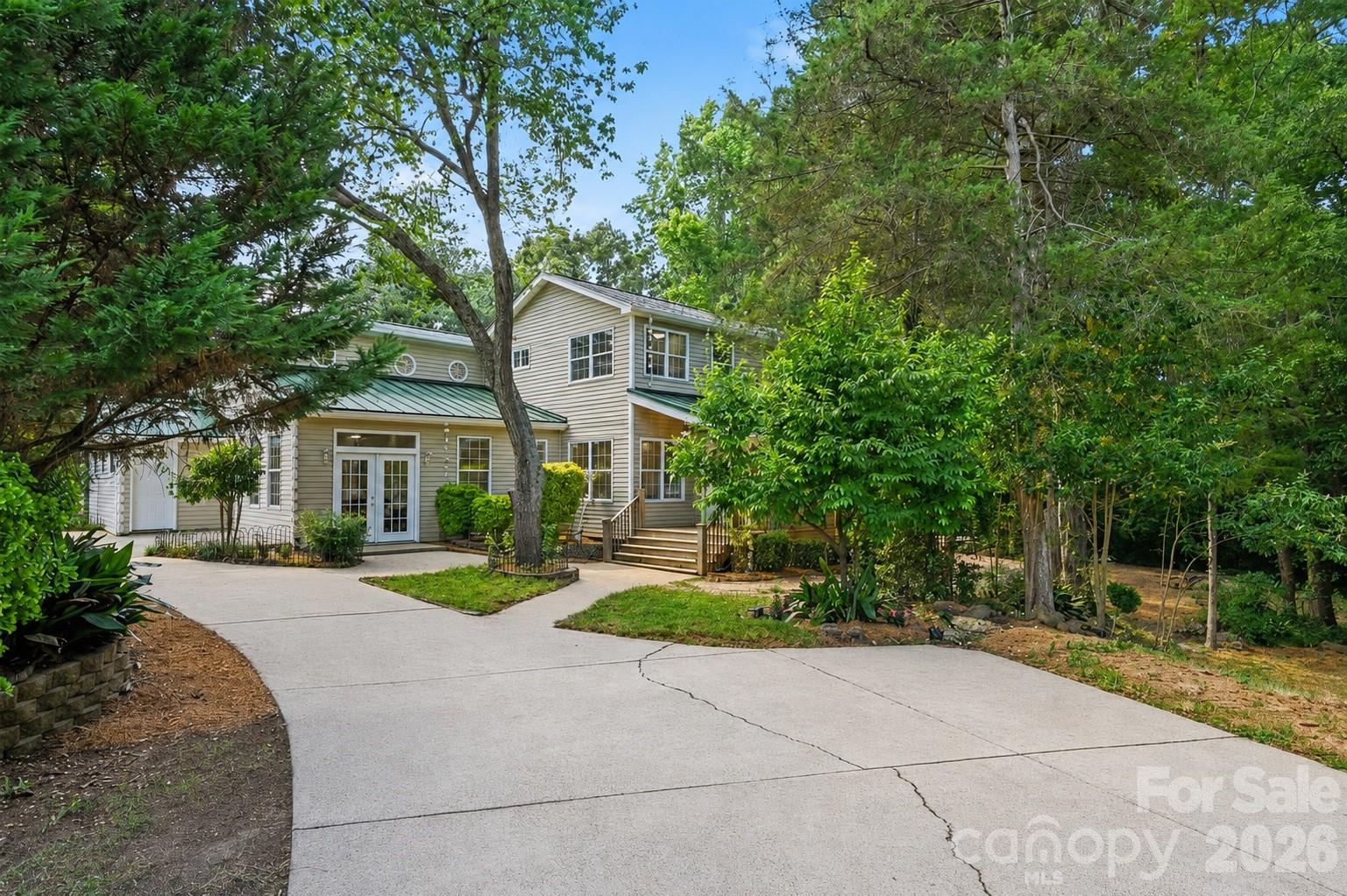 1516 Hensley Road Property Photo 1