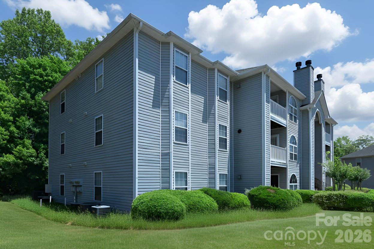 5008 Lawndale Drive Property Photo 4