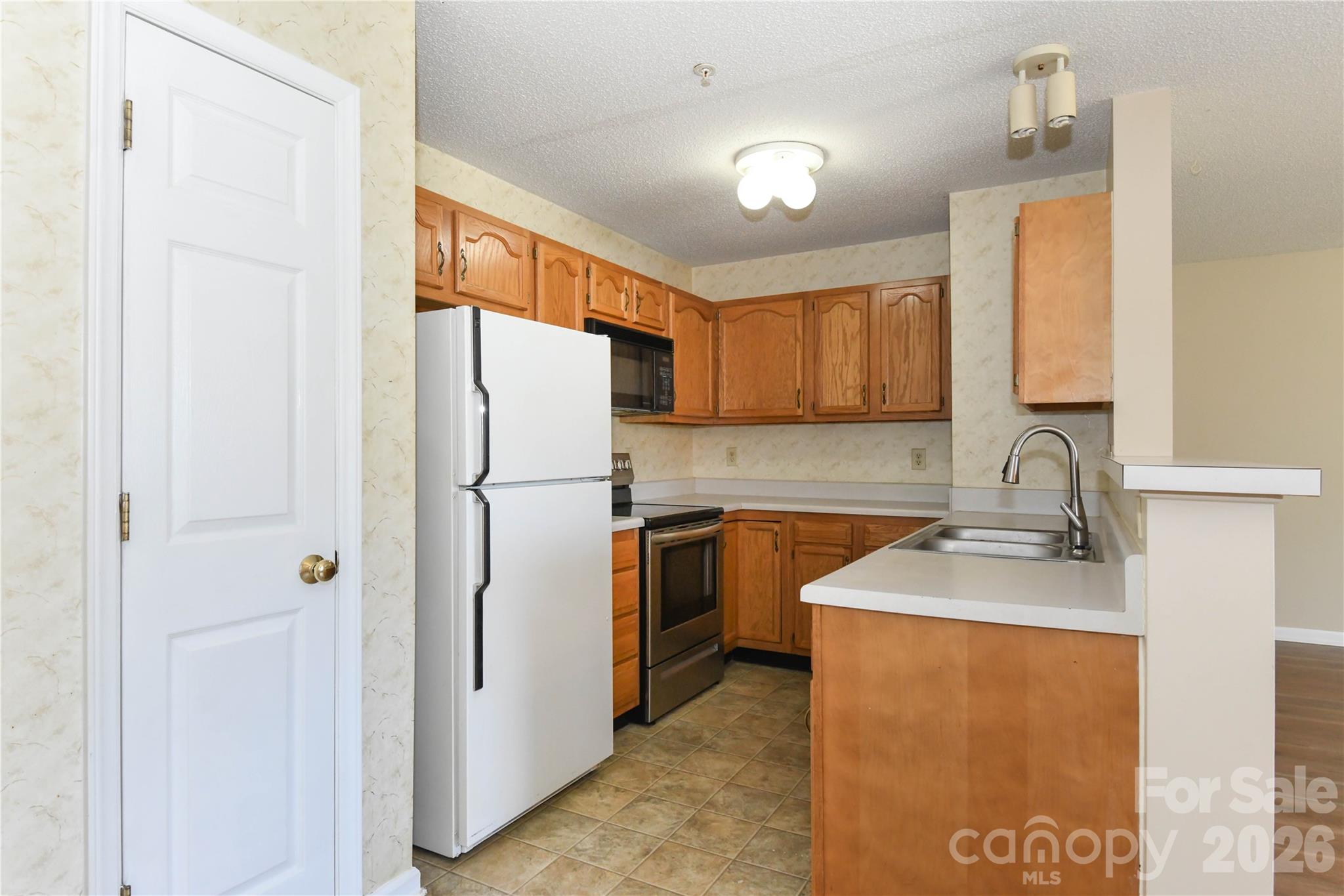 5008 Lawndale Drive Property Photo 10