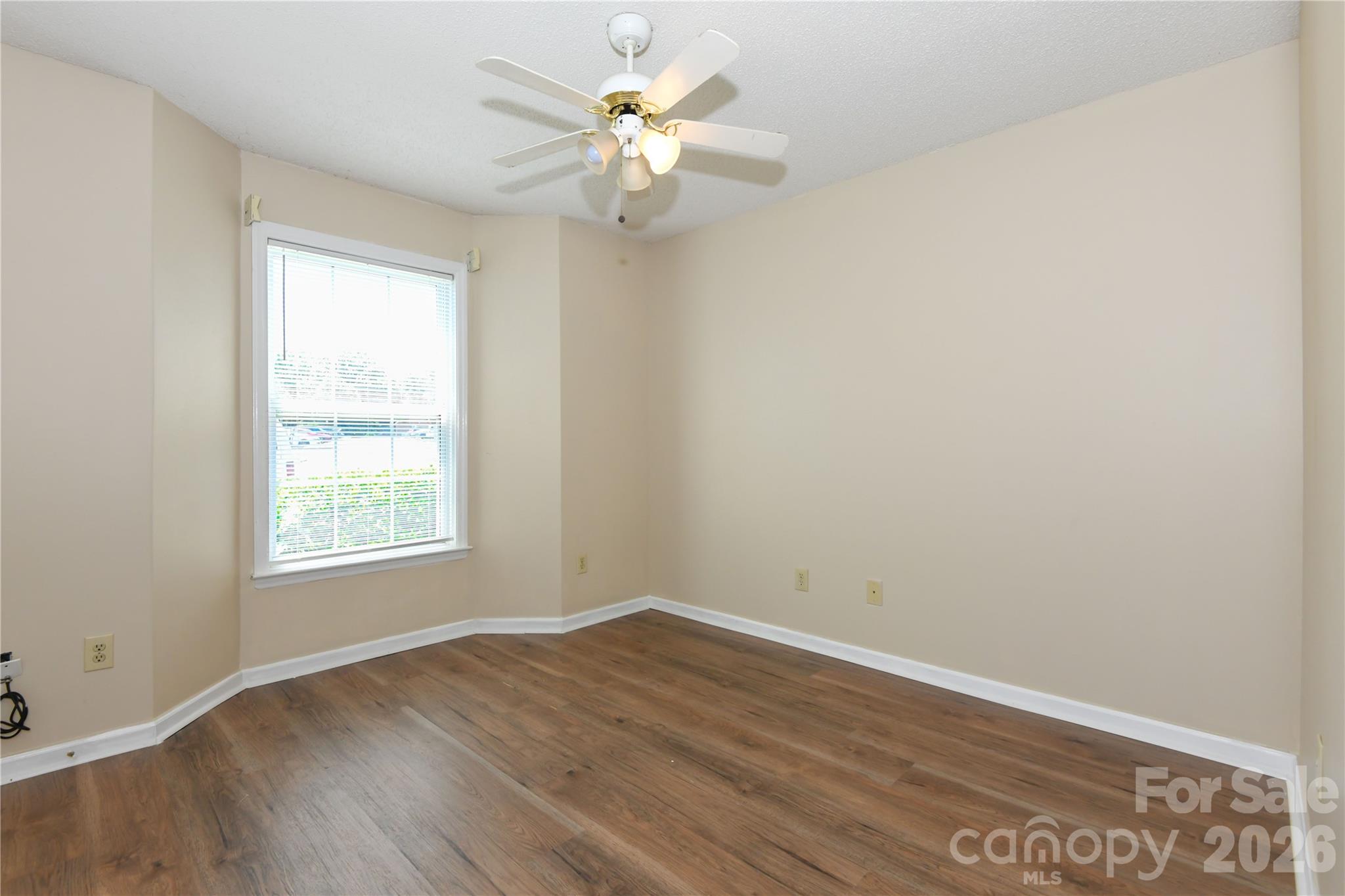 5008 Lawndale Drive Property Photo 15