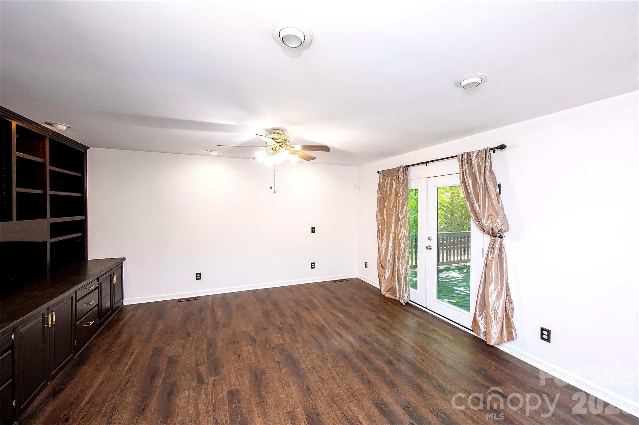 8327 Loma Linda Lane Property Photo 16