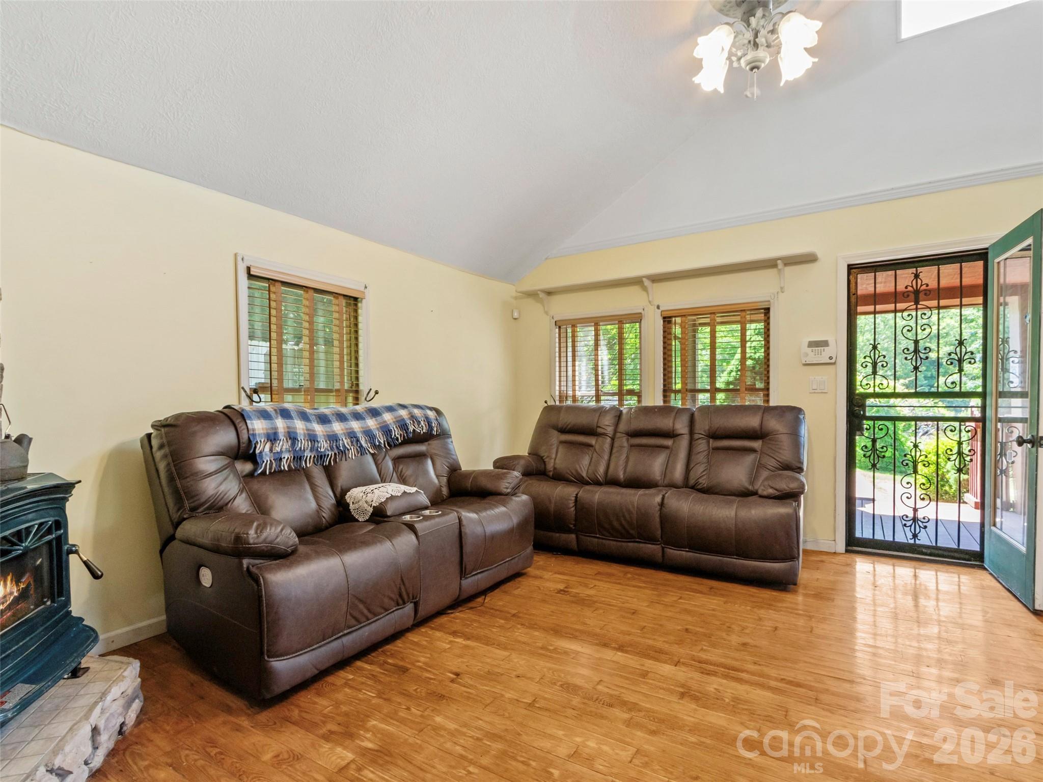30 Clover Lane Property Photo 7