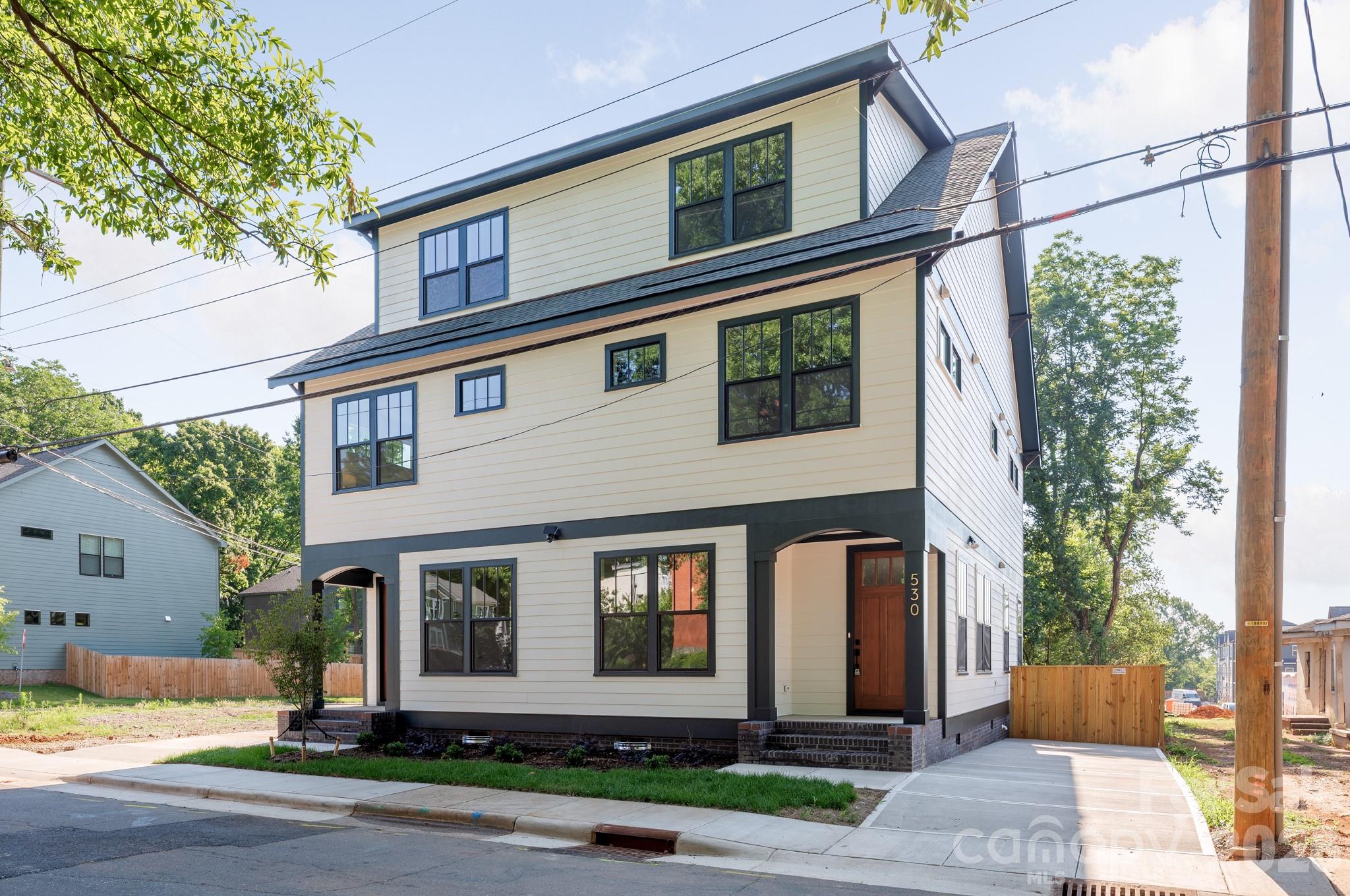 532 Campus Street Property Photo 1