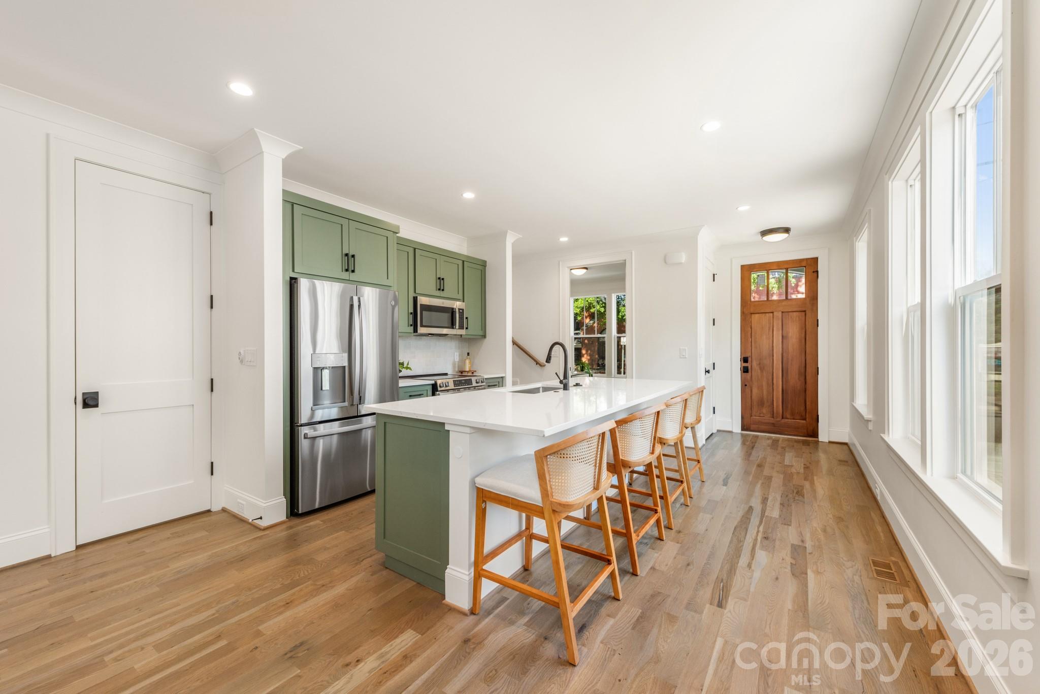 532 Campus Street Property Photo 3