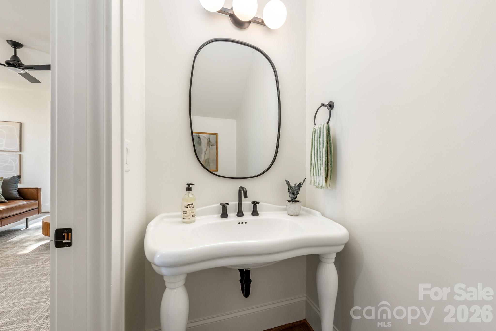 532 Campus Street Property Photo 9
