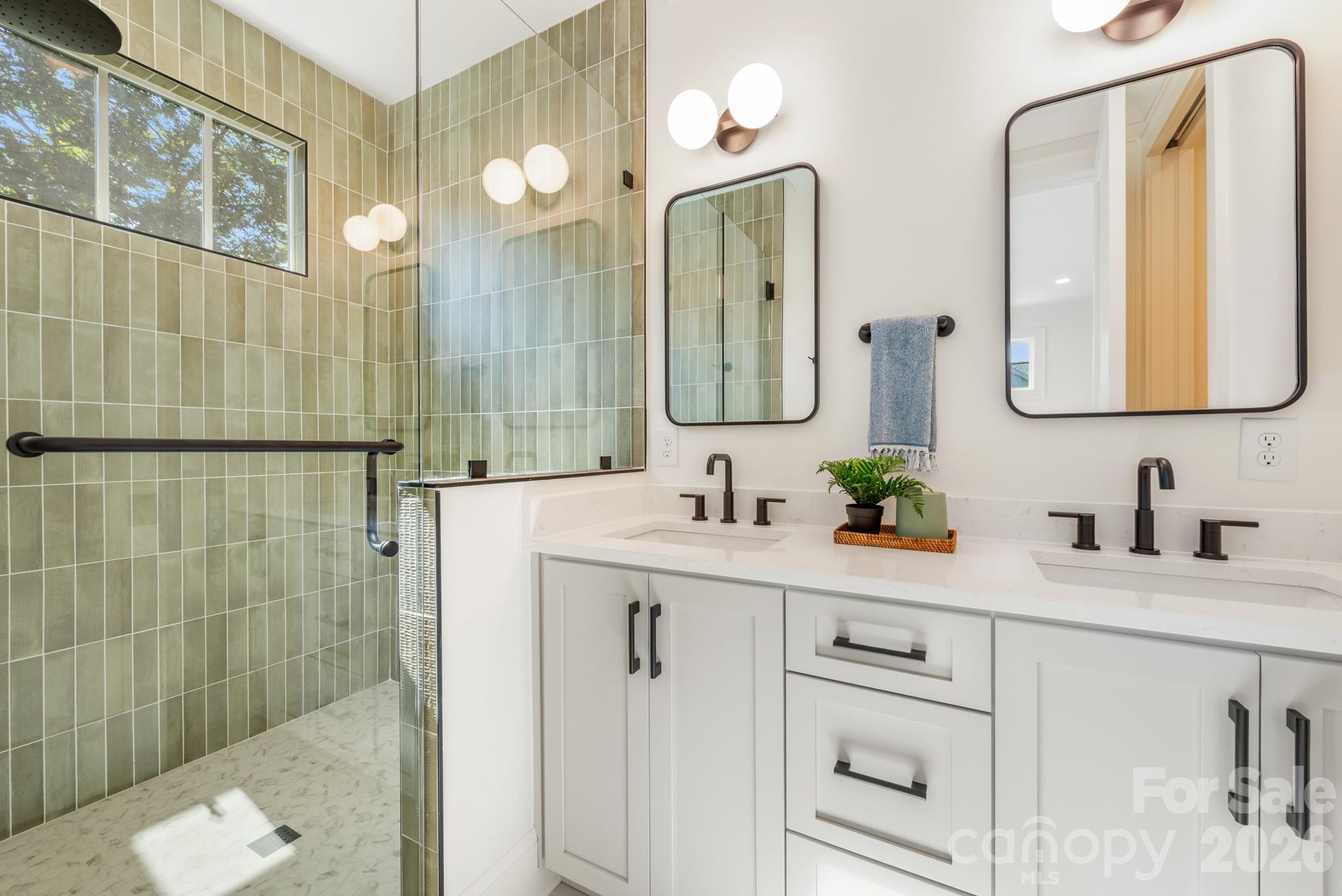 532 Campus Street Property Photo 14