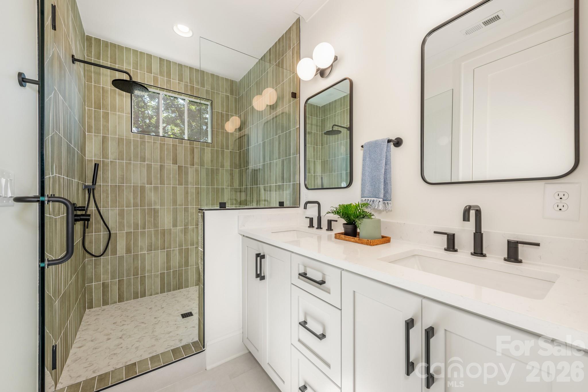 532 Campus Street Property Photo 15