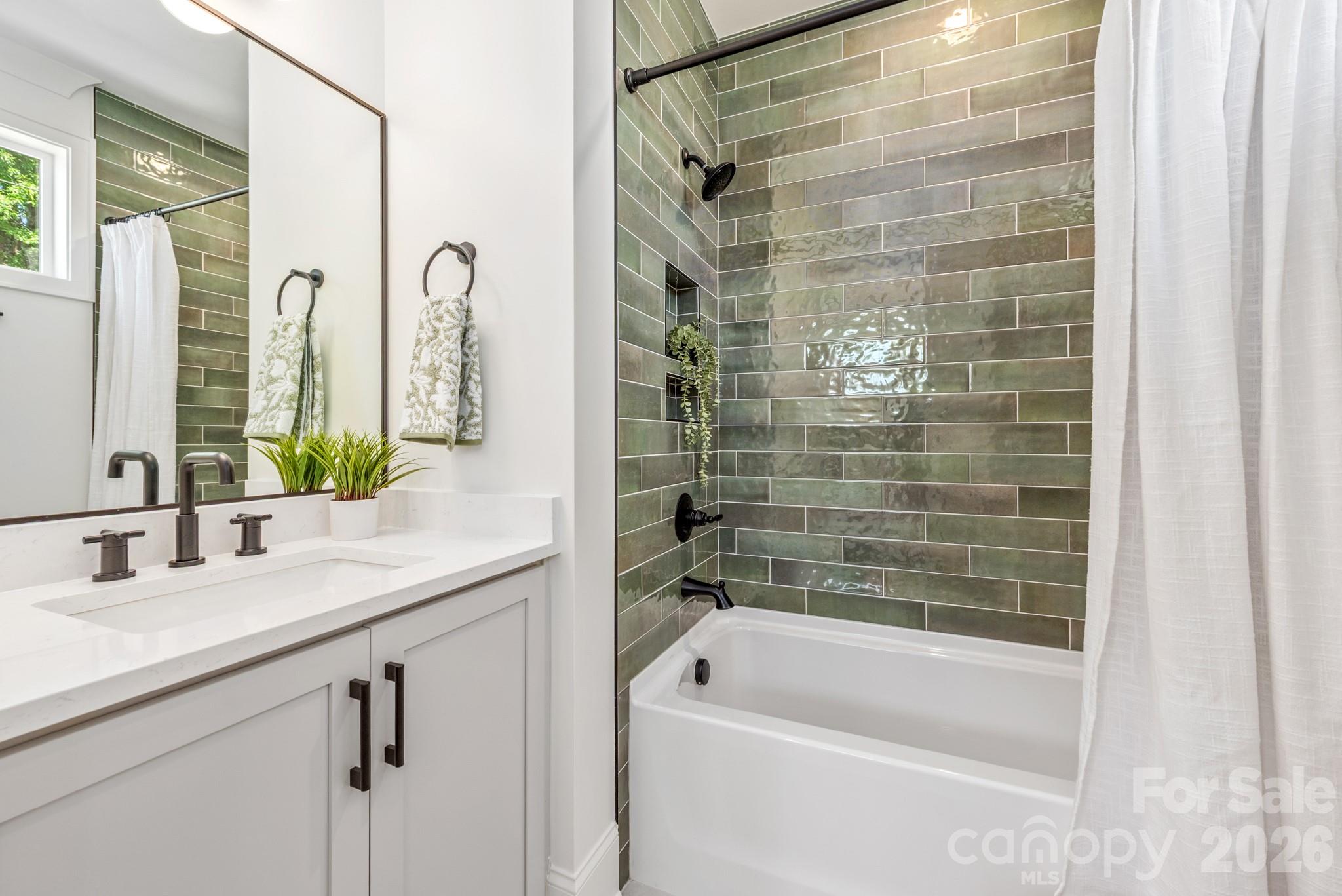 532 Campus Street Property Photo 20