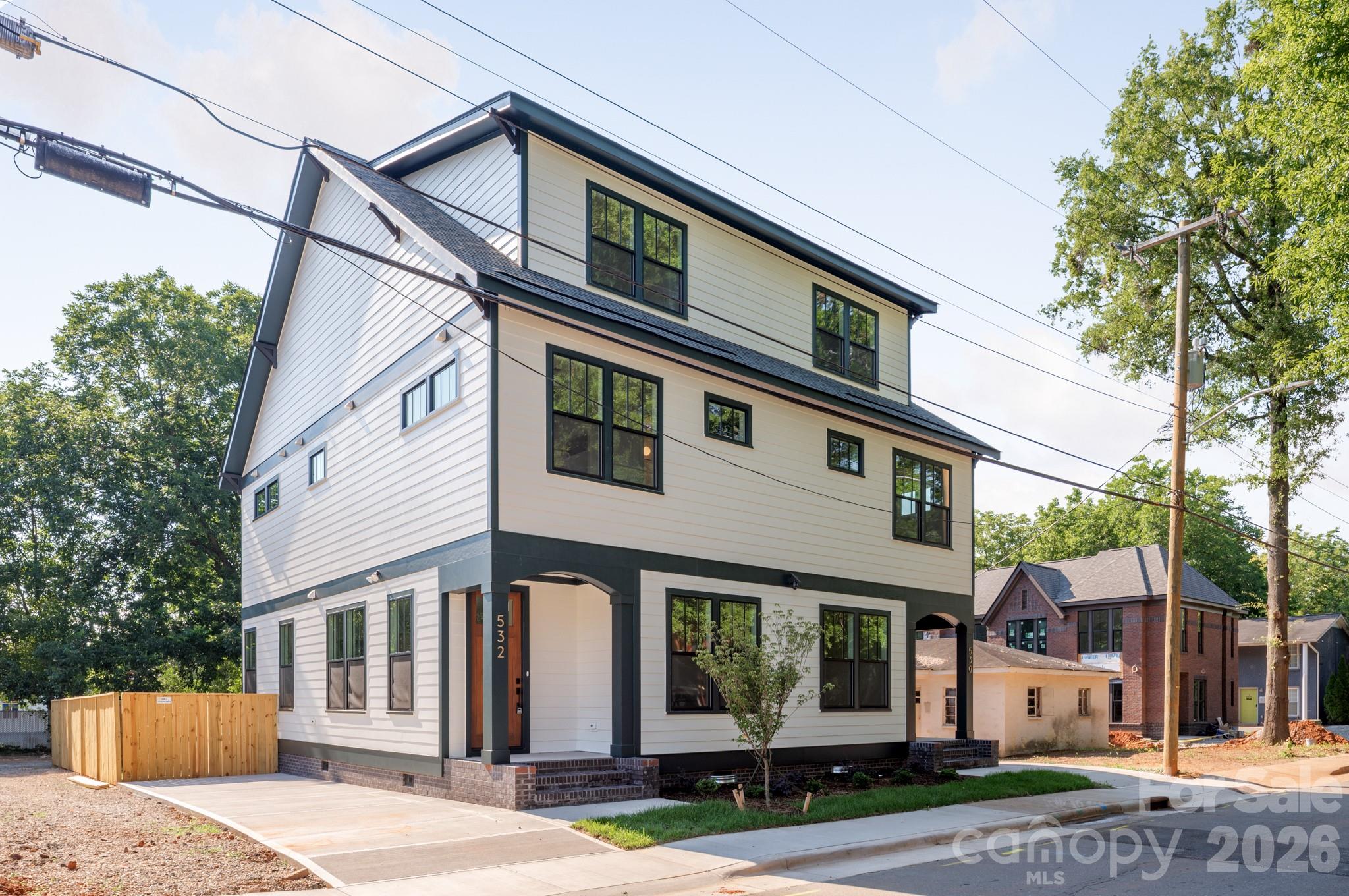 532 Campus Street Property Photo 25