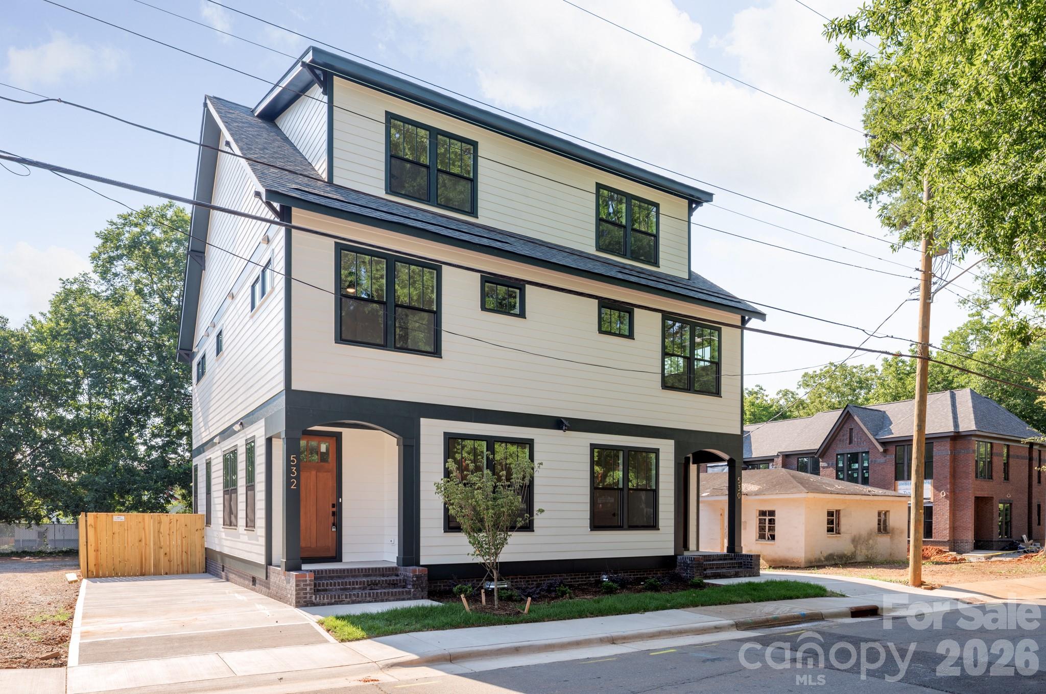 532 Campus Street Property Photo 26