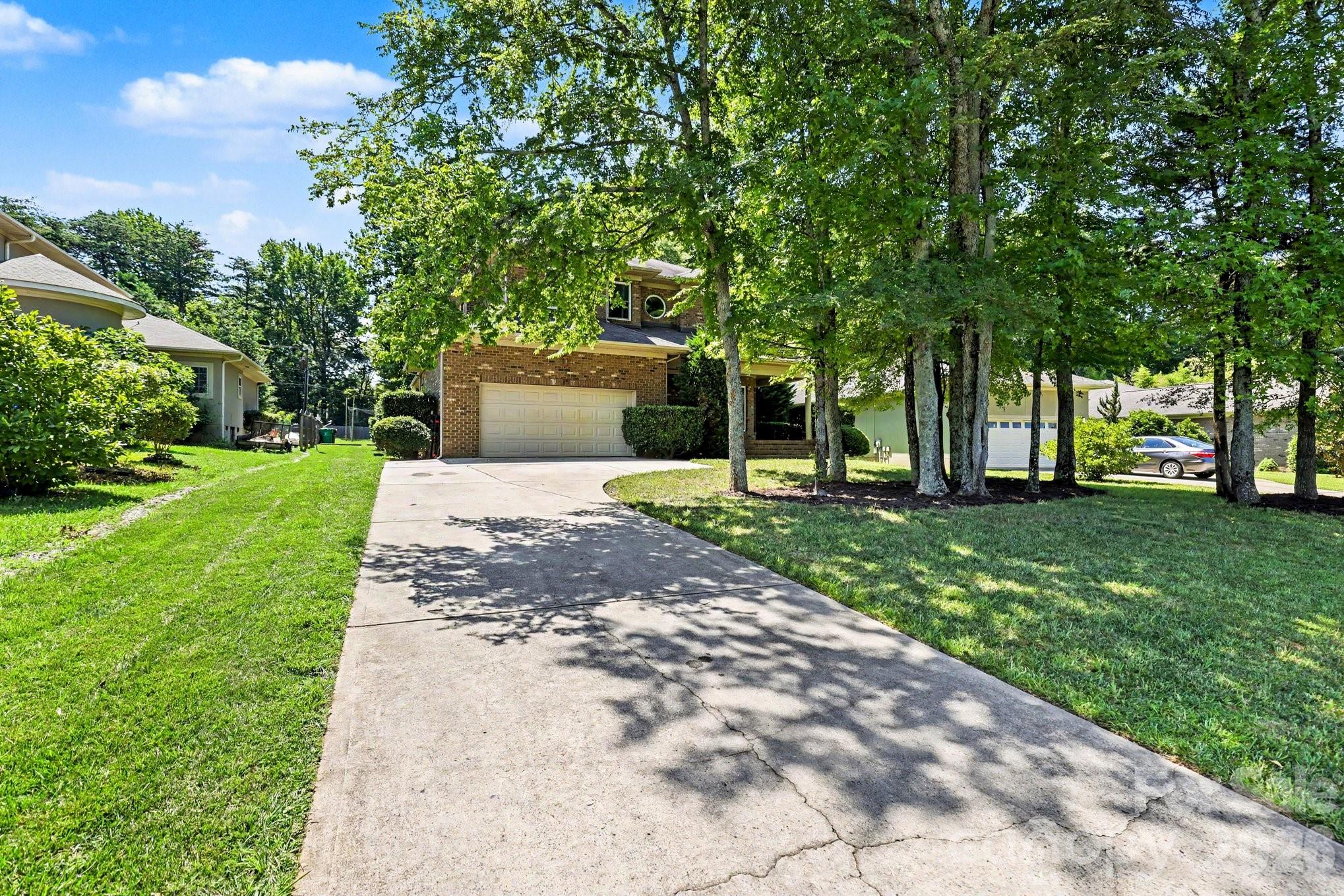 10130 Fairlea Drive Property Photo 2