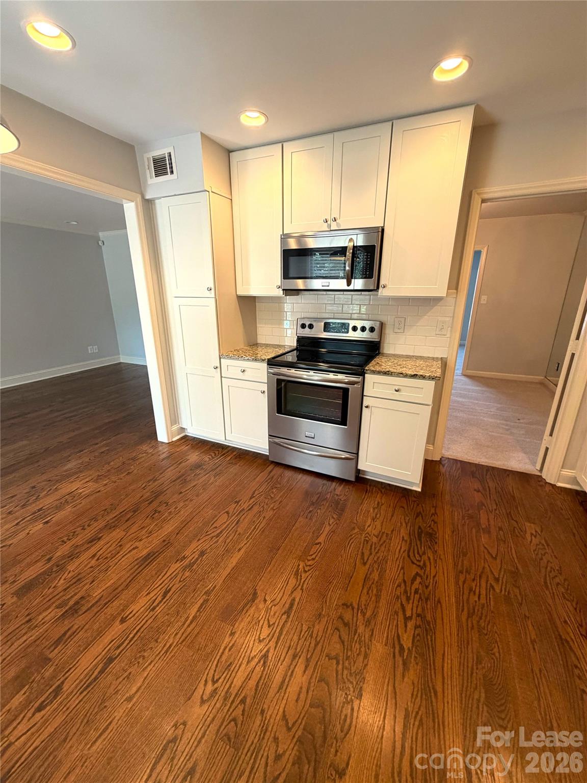 6648 Bunkerhill Circle Property Photo 7