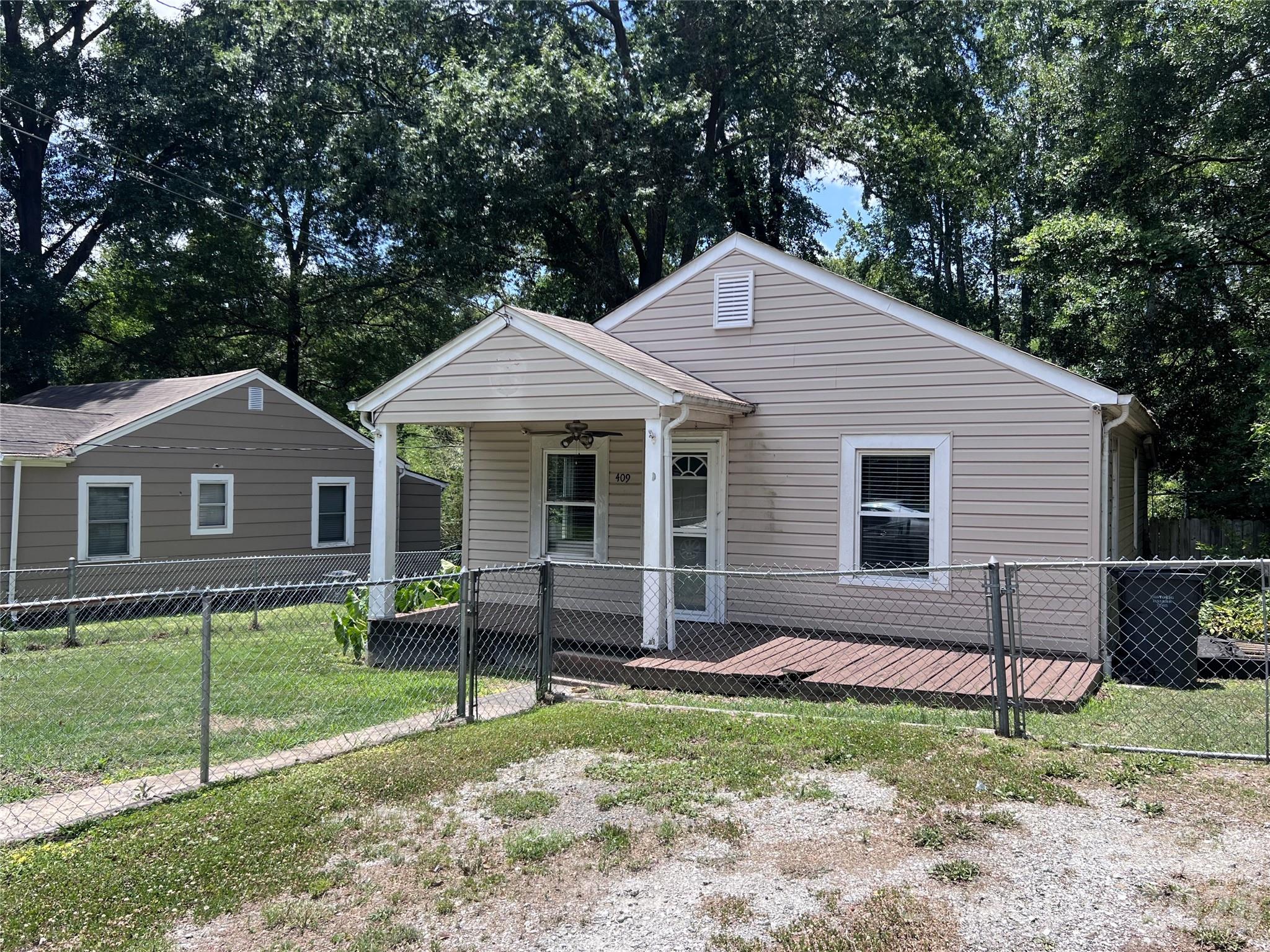 409 S Maple Street Property Photo 2