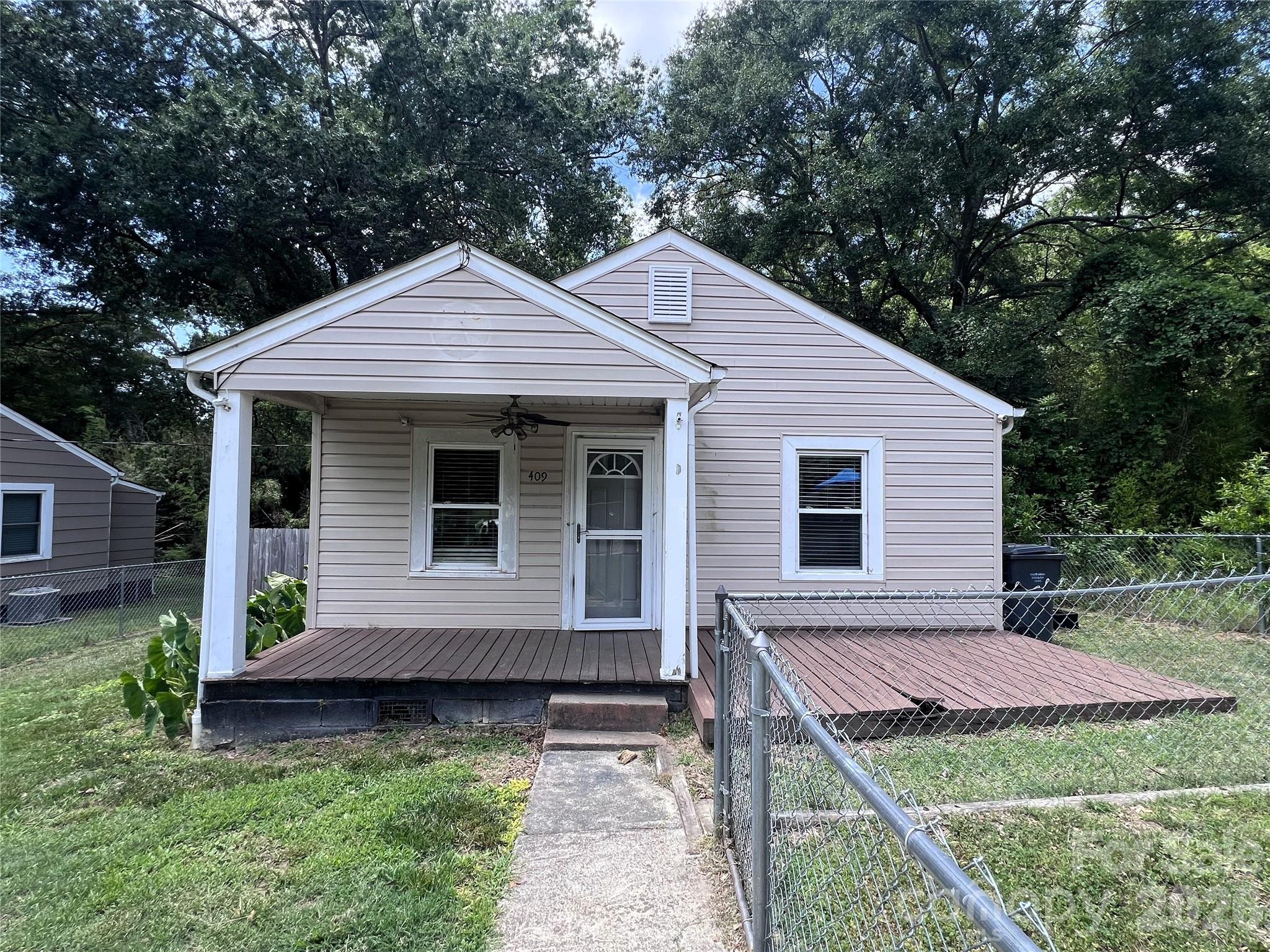 409 S Maple Street Property Photo 3