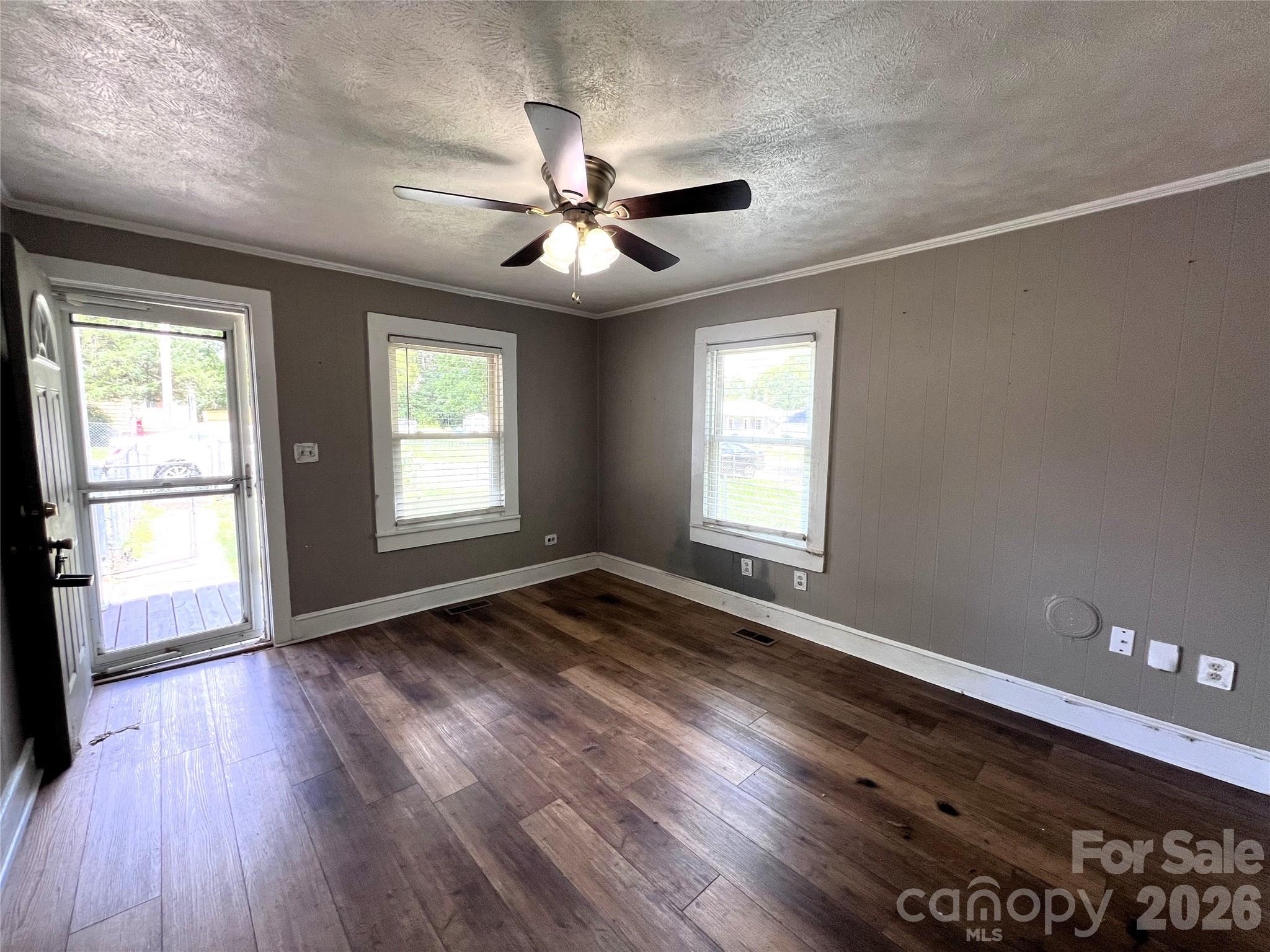 409 S Maple Street Property Photo 4