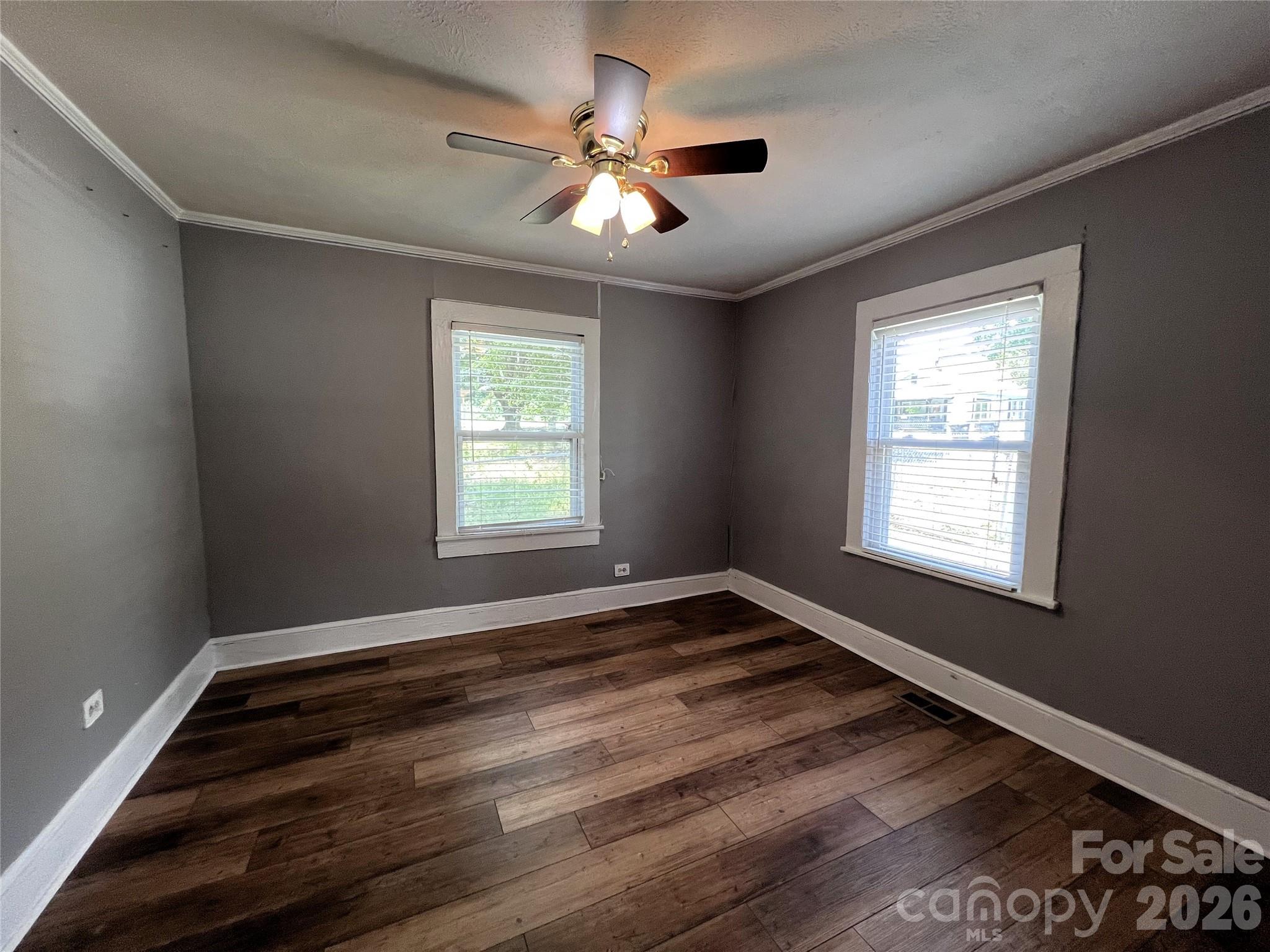 409 S Maple Street Property Photo 8