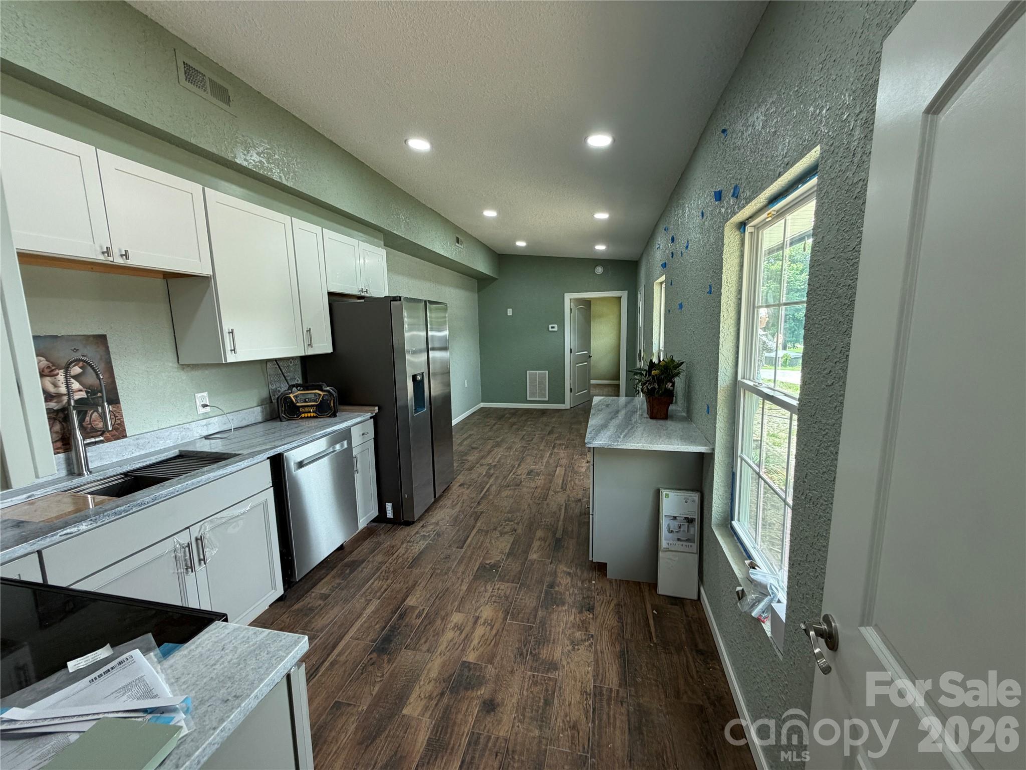 68 Circle Drive Property Photo 5