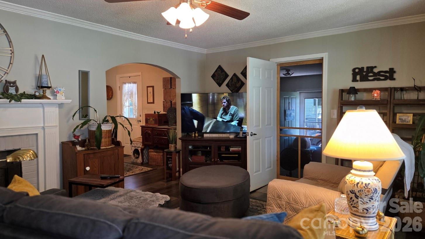 809 Alexander Street Property Photo 4