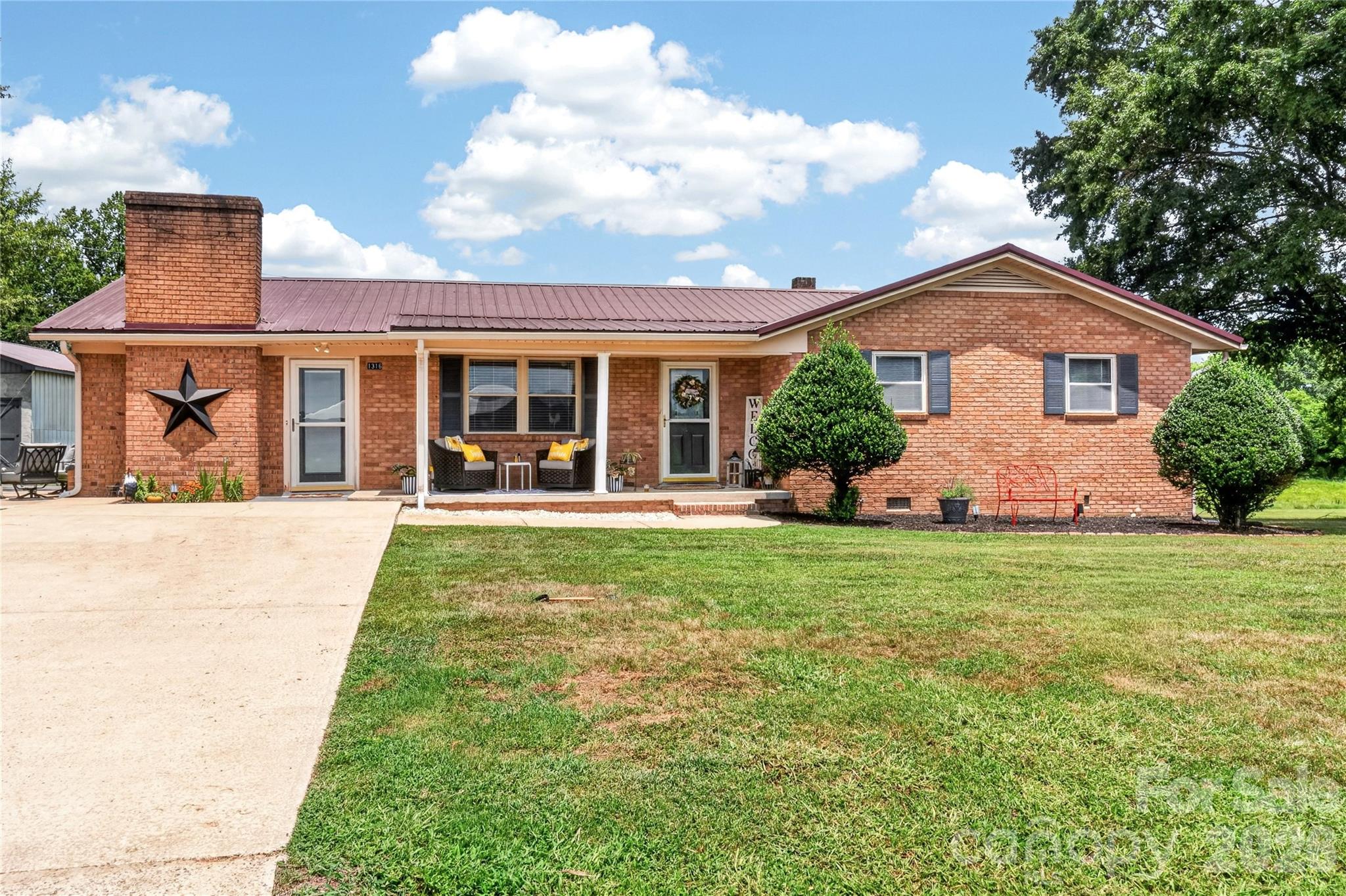 1316 Drumstand Road Property Photo 2