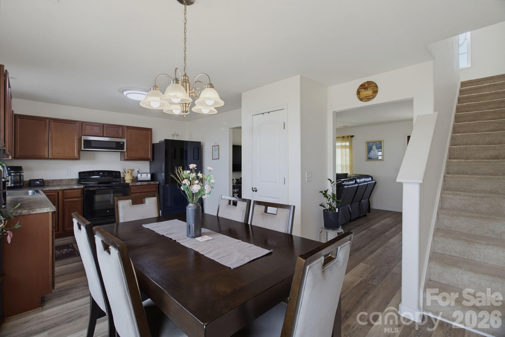 660 Tyro Road Property Photo 8