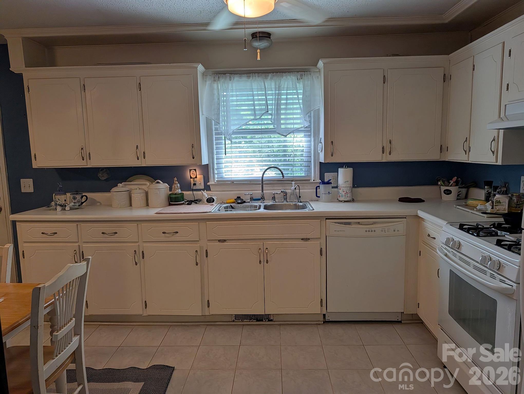 215 Swamp Fox Drive Property Photo 6