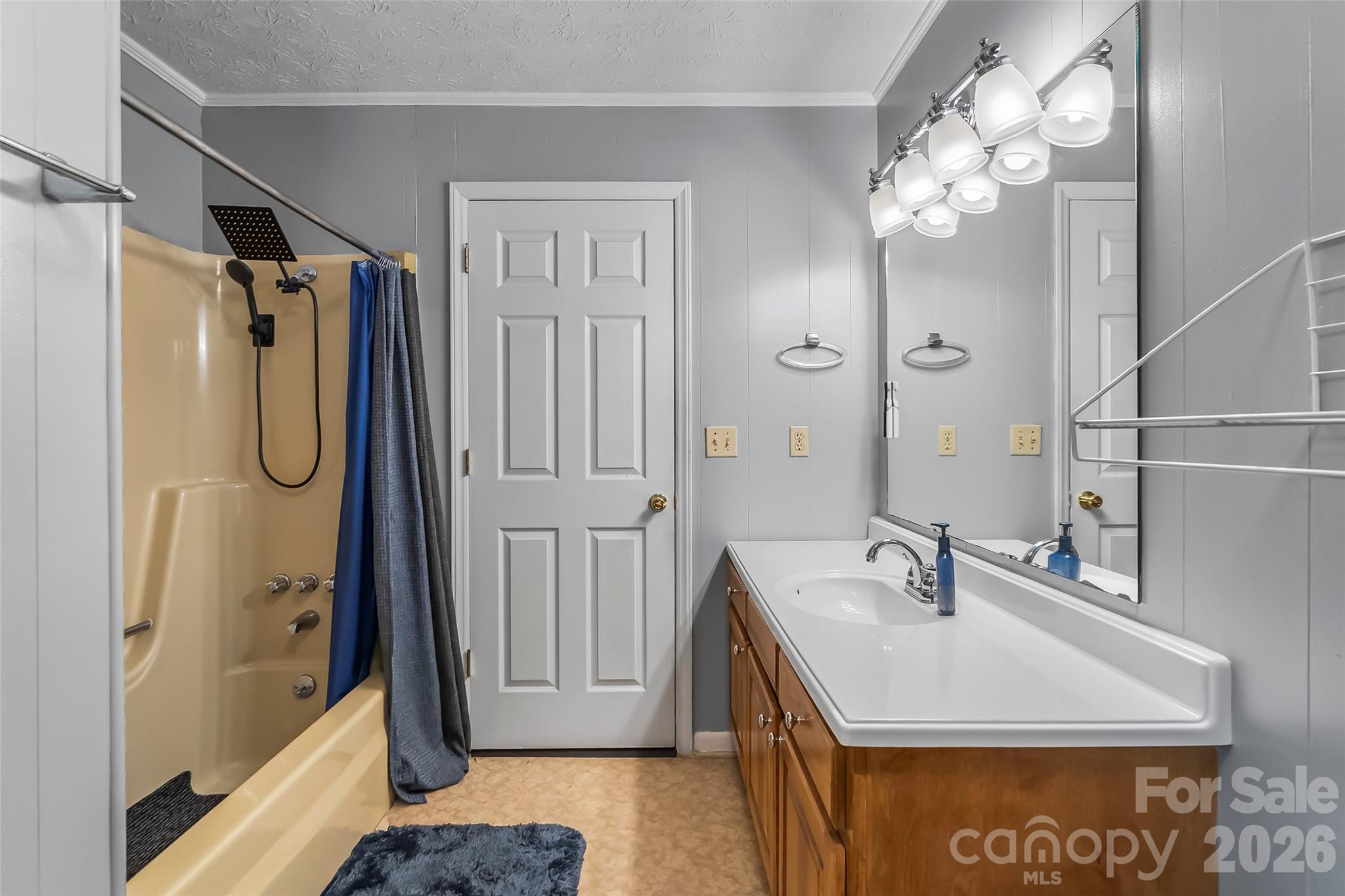 118 Hoover Street Property Photo 20