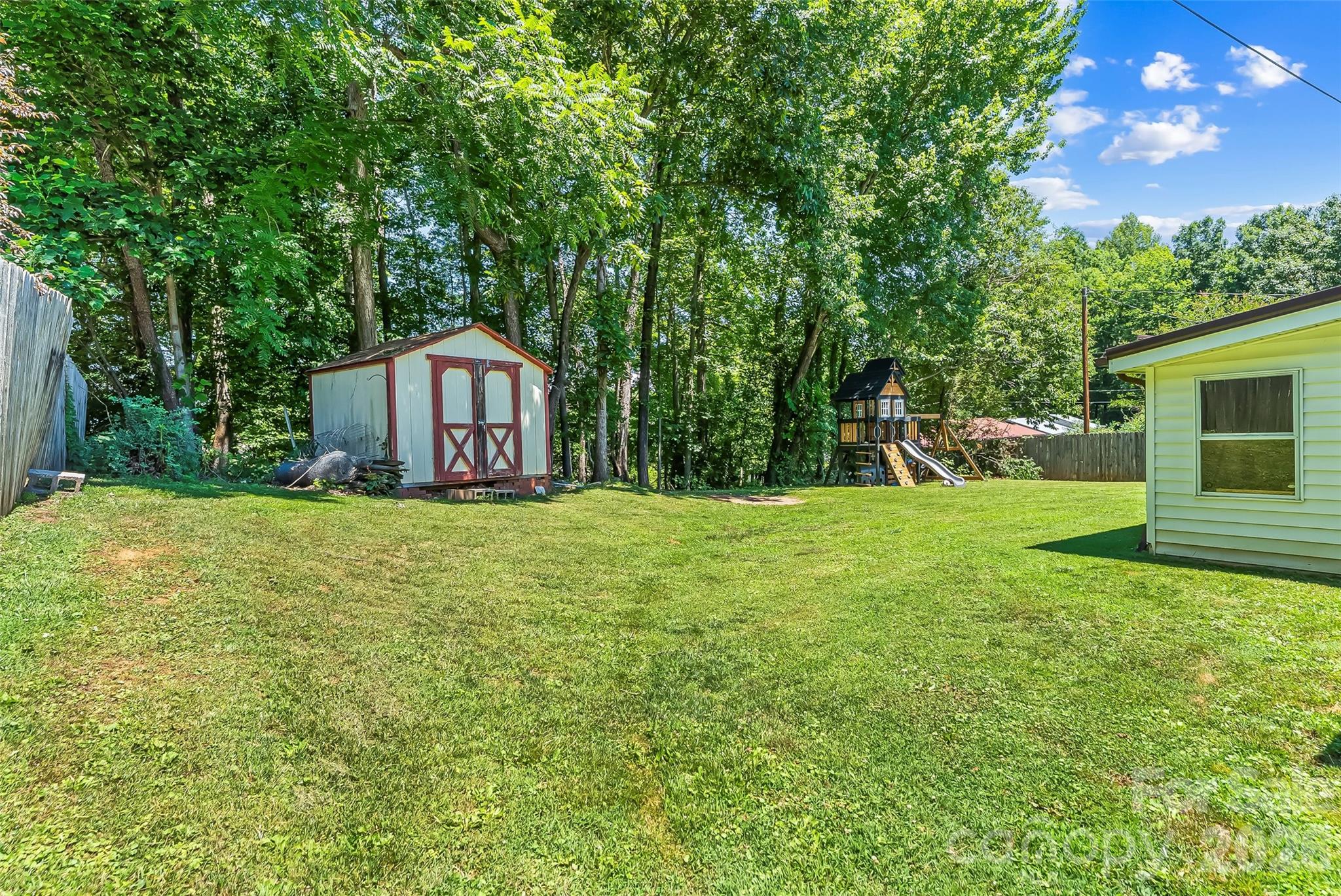 118 Hoover Street Property Photo 25