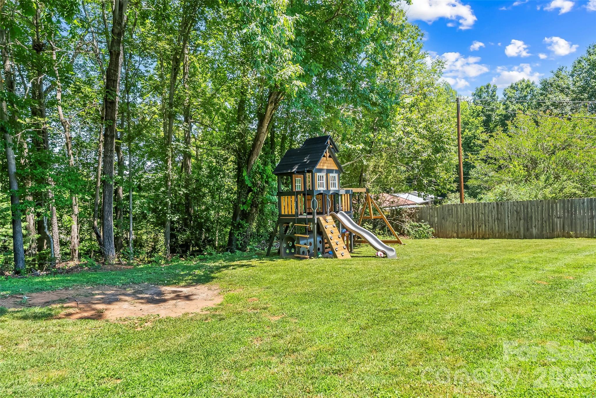118 Hoover Street Property Photo 28