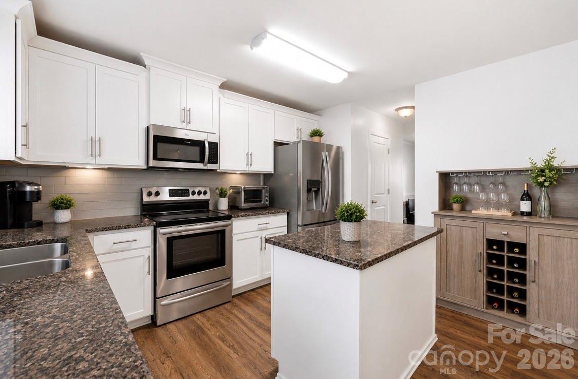 8502 Mansell Court Property Photo 7
