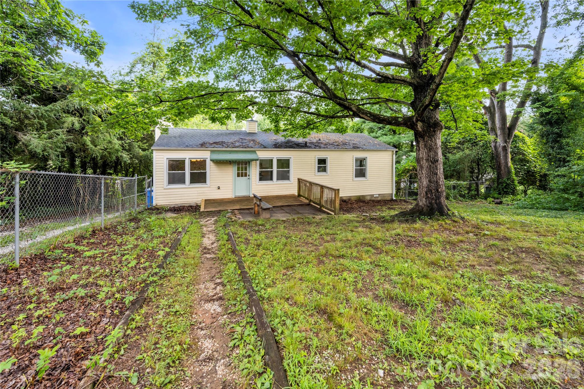 107 Wilshire Drive Property Photo 1
