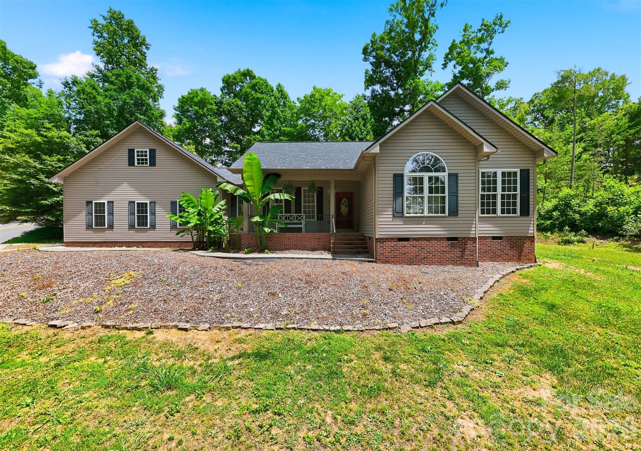 1395 Robinhood Drive Property Photo 1