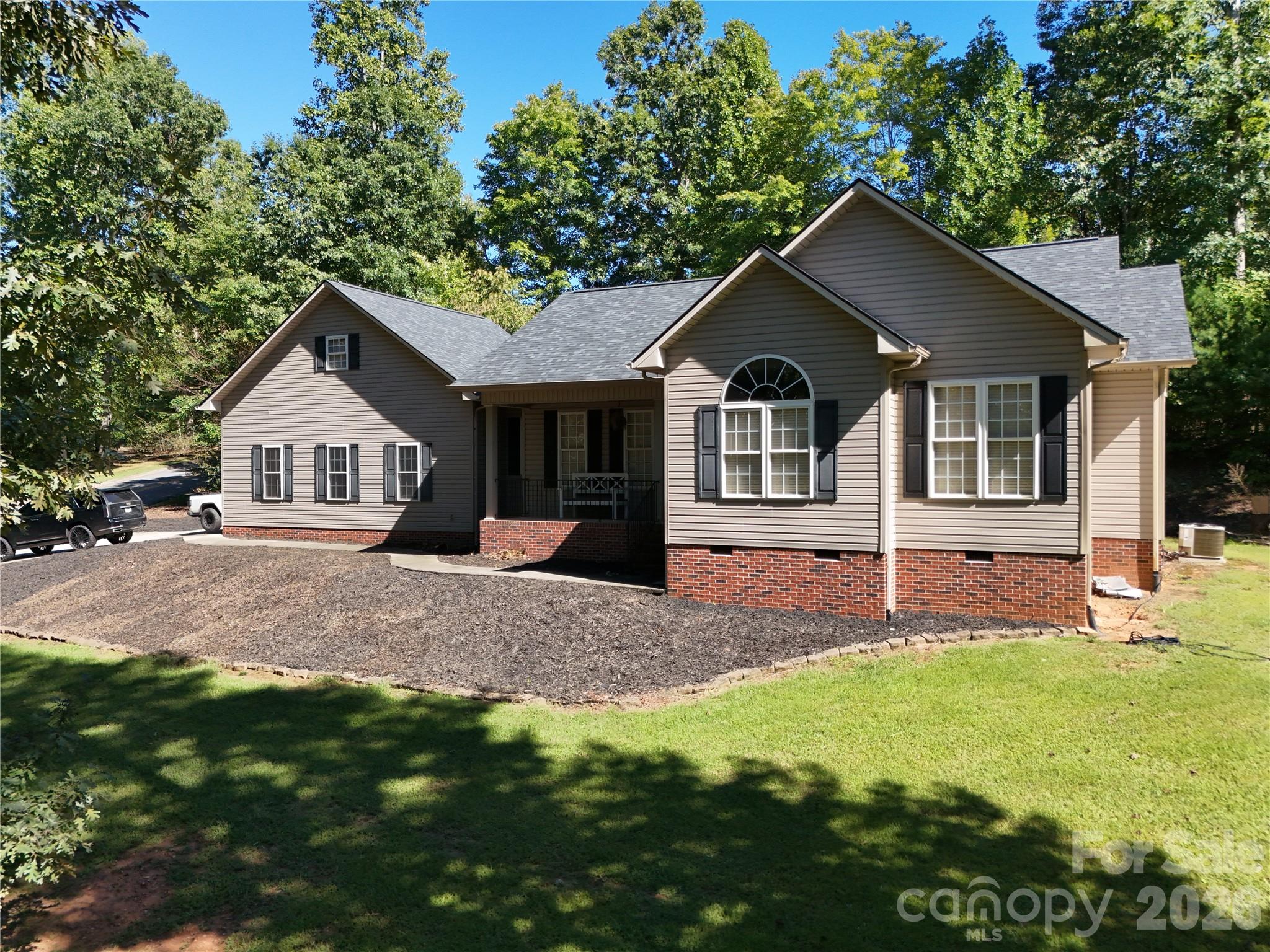 1395 Robinhood Drive Property Photo 1