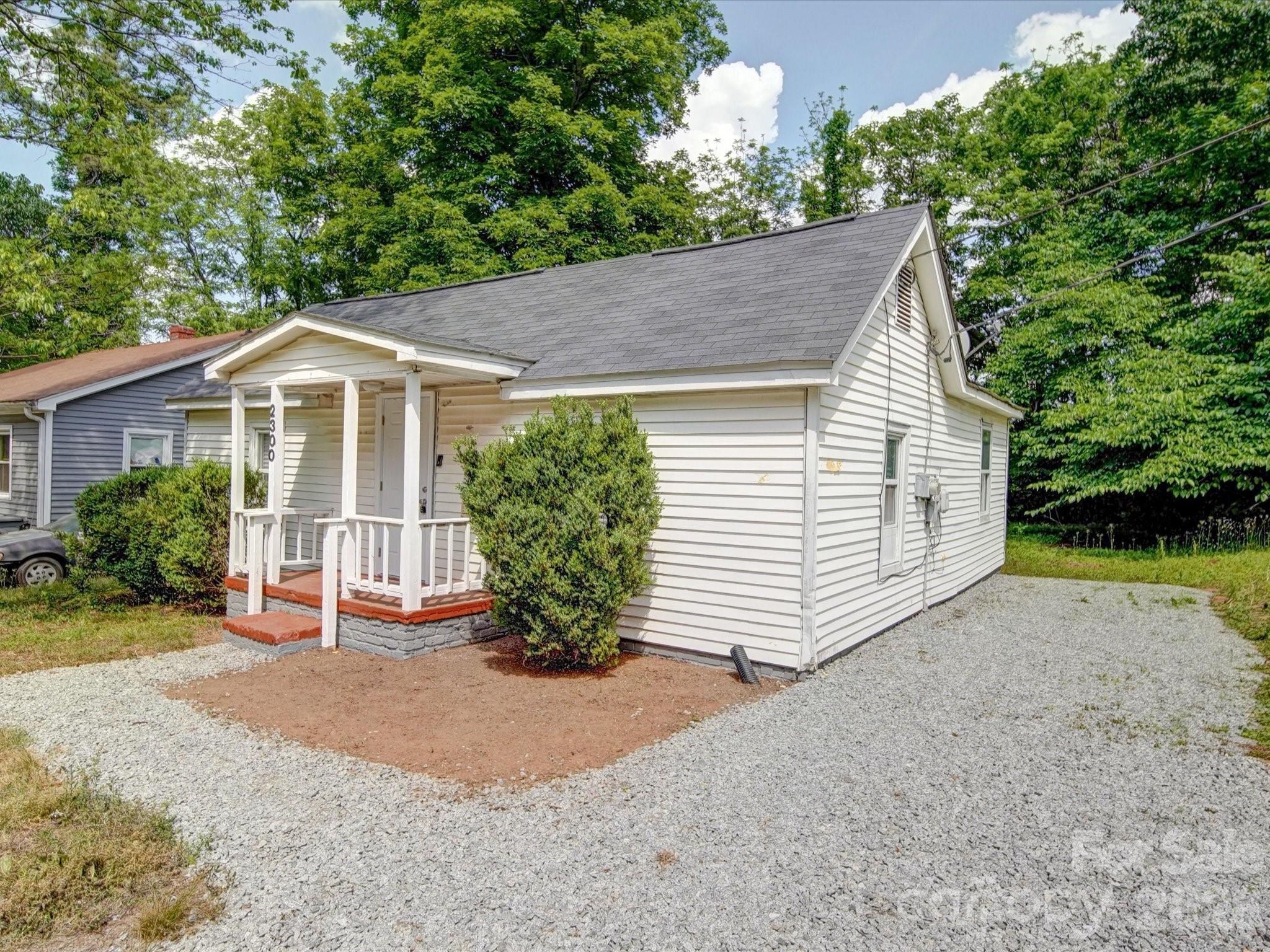 2300 Kennesaw Drive Property Photo 3