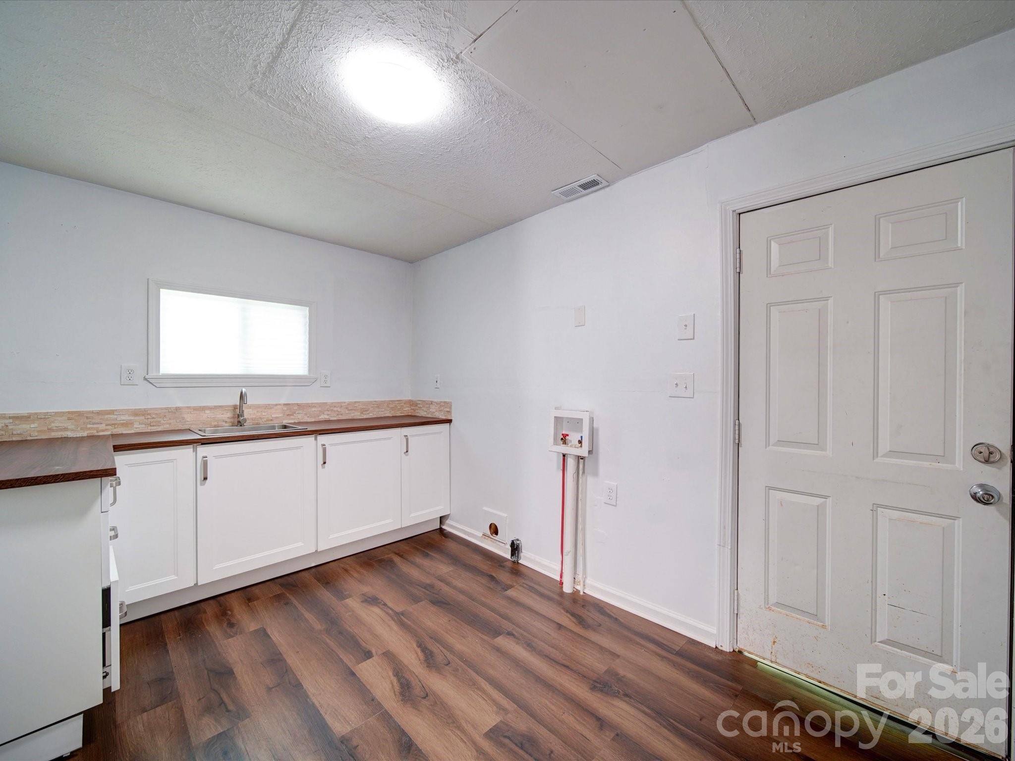 2300 Kennesaw Drive Property Photo 11