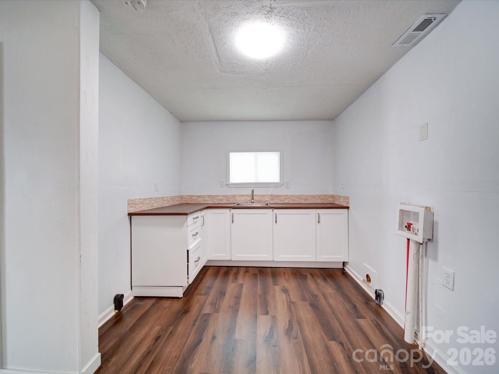 2300 Kennesaw Drive Property Photo 12