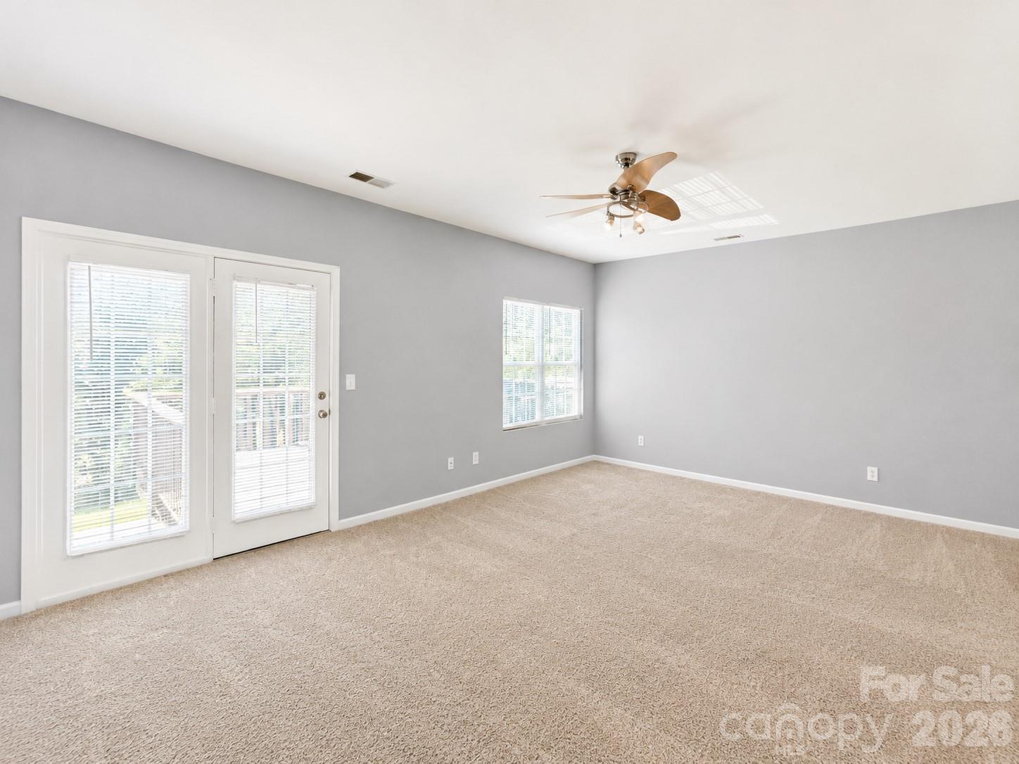 9815 Treeside Lane Property Photo 5