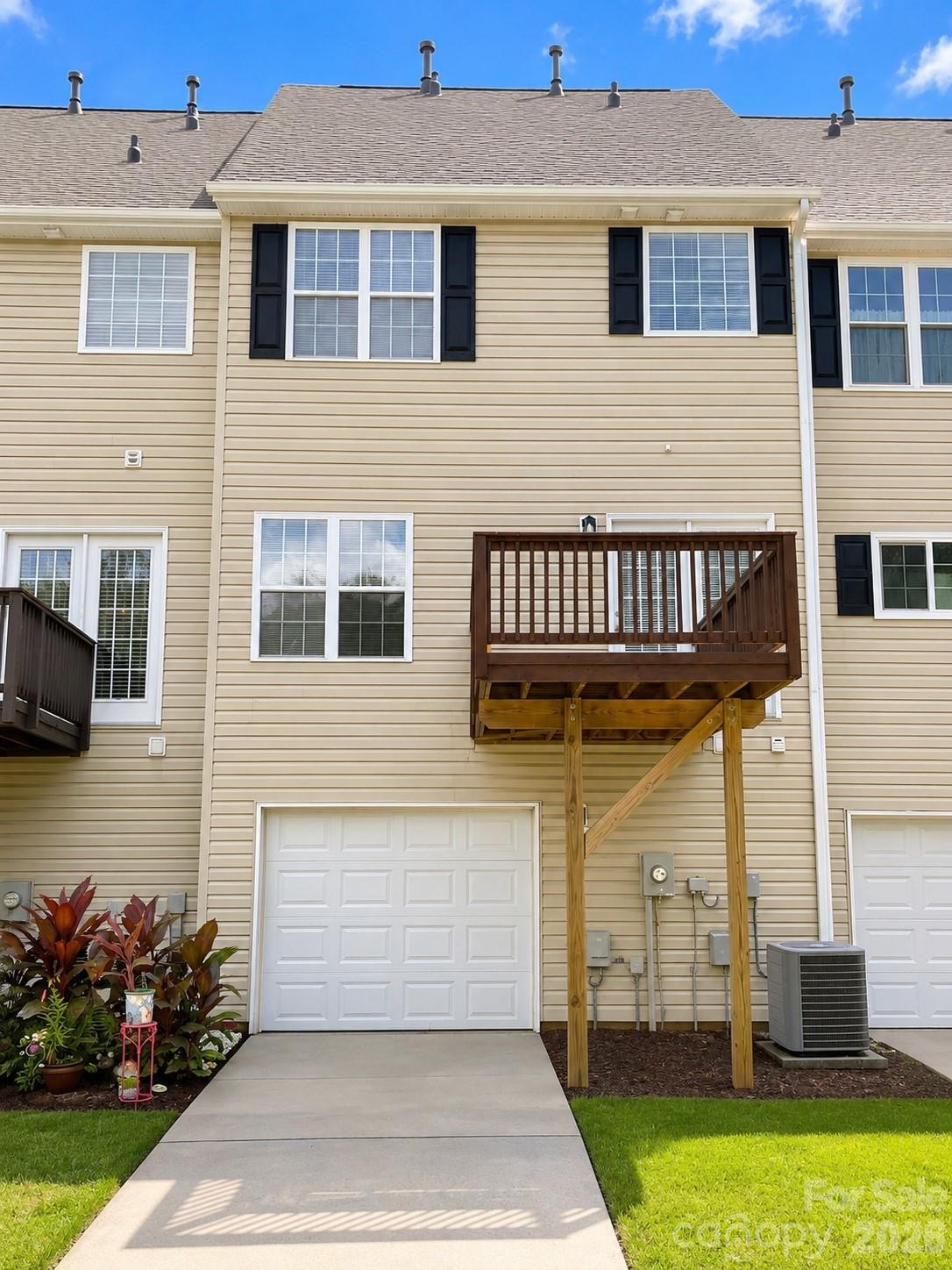 9815 Treeside Lane Property Photo 18