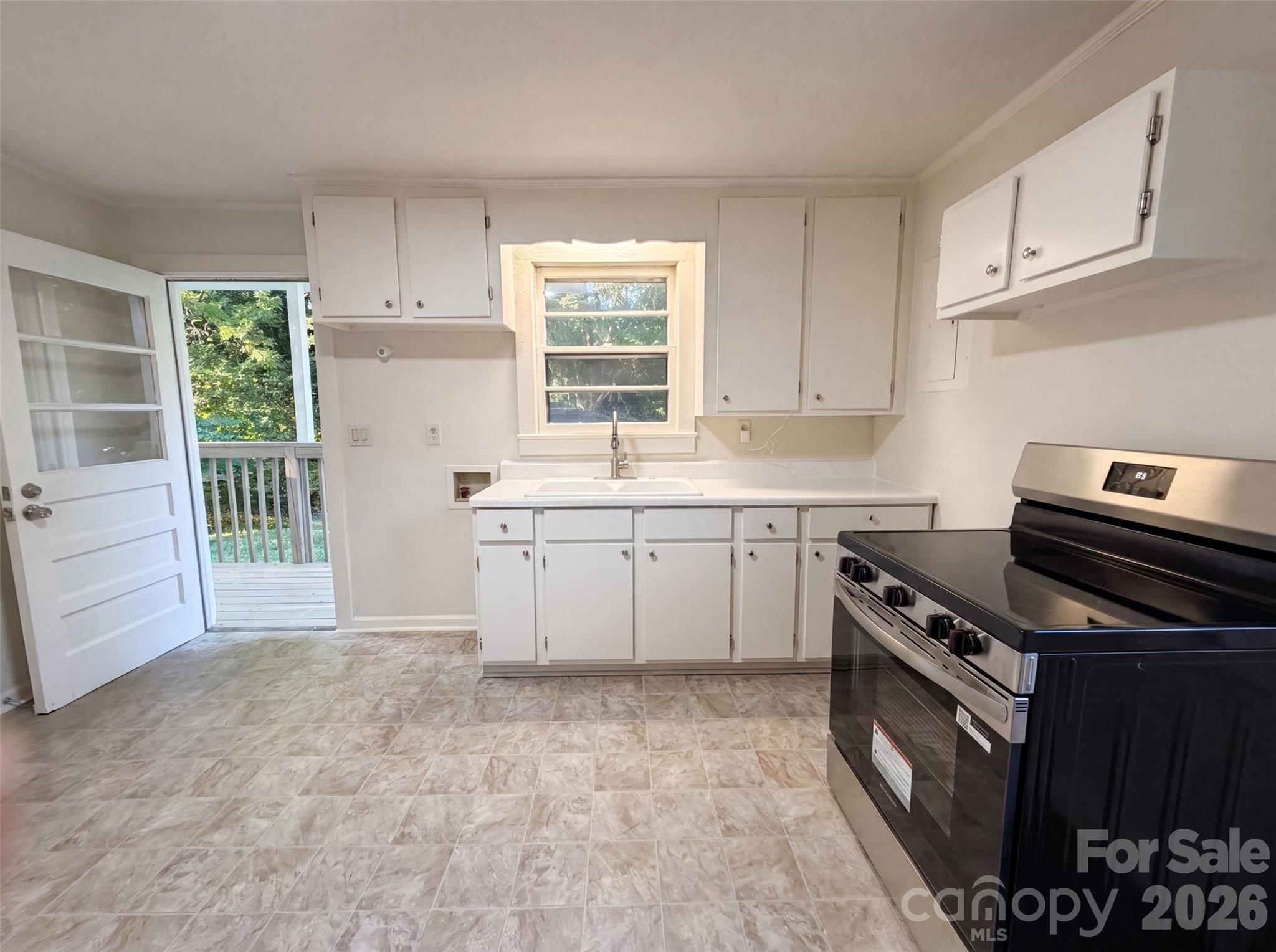 1413 Westside Drive Property Photo 10