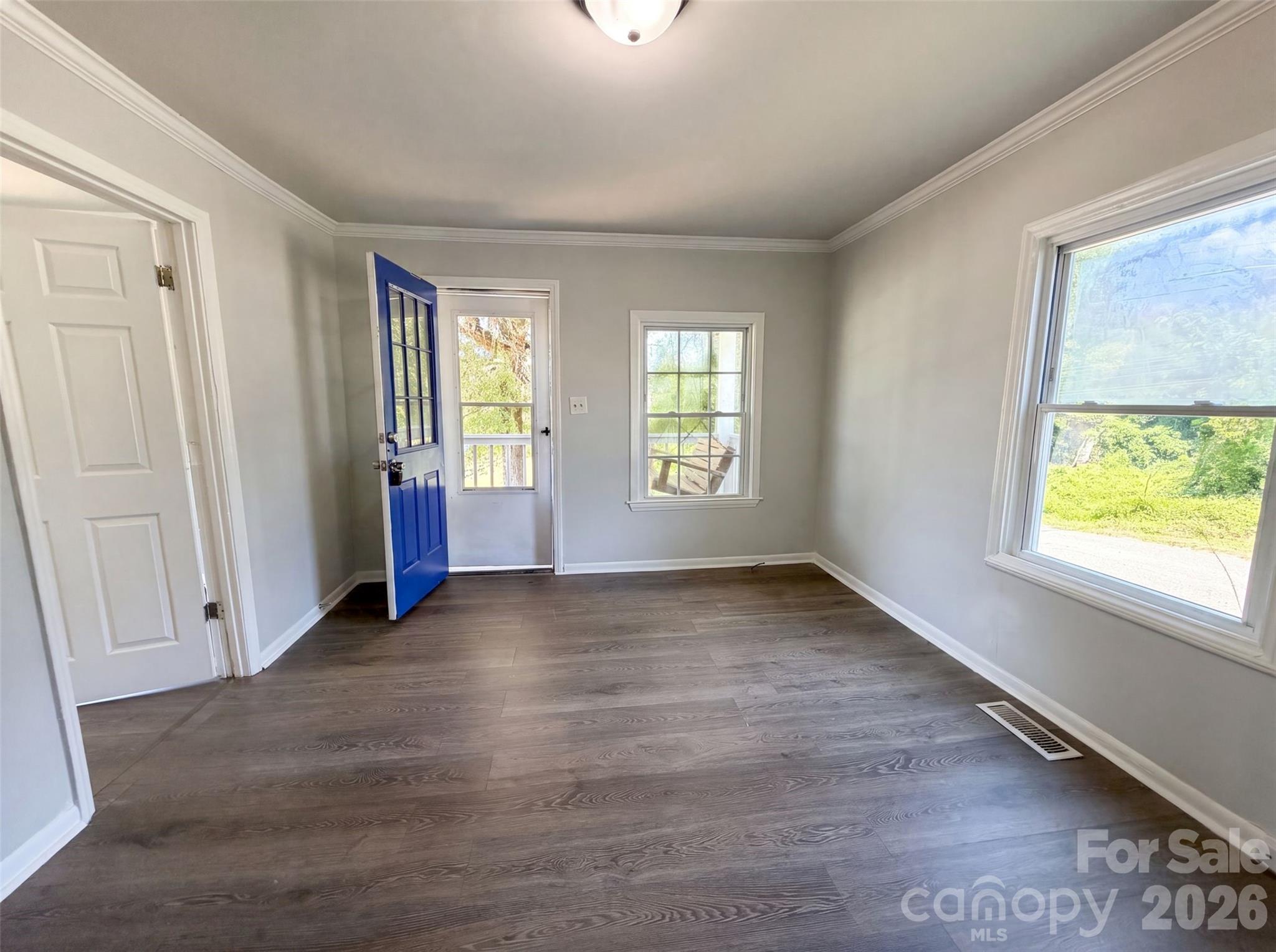 123 E Farmview Street Property Photo 3