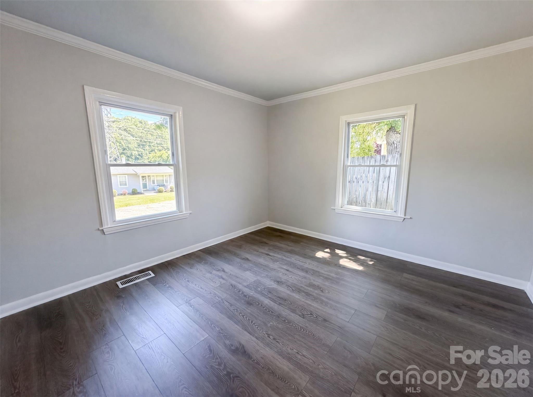 123 E Farmview Street Property Photo 4